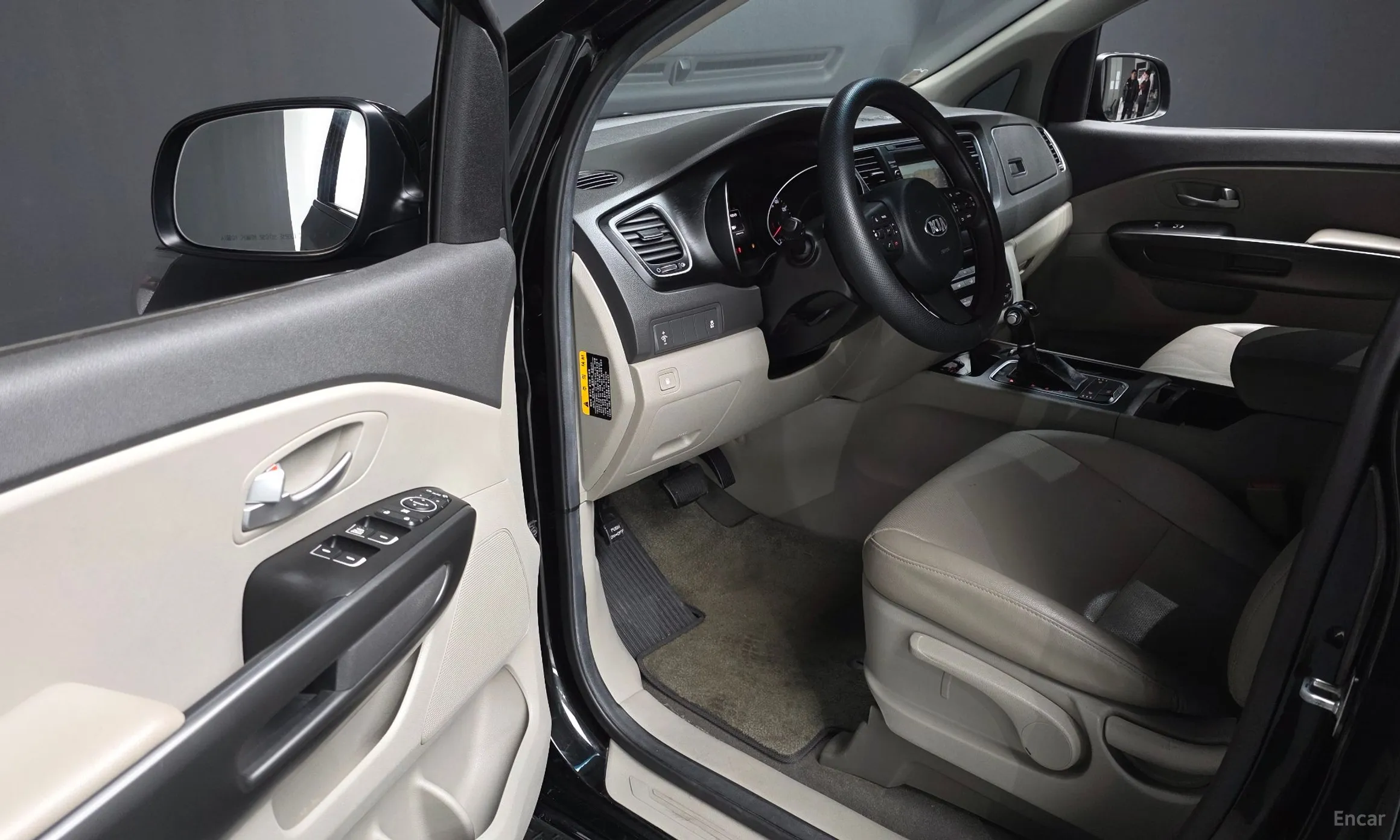 Kia Carnival превью 11