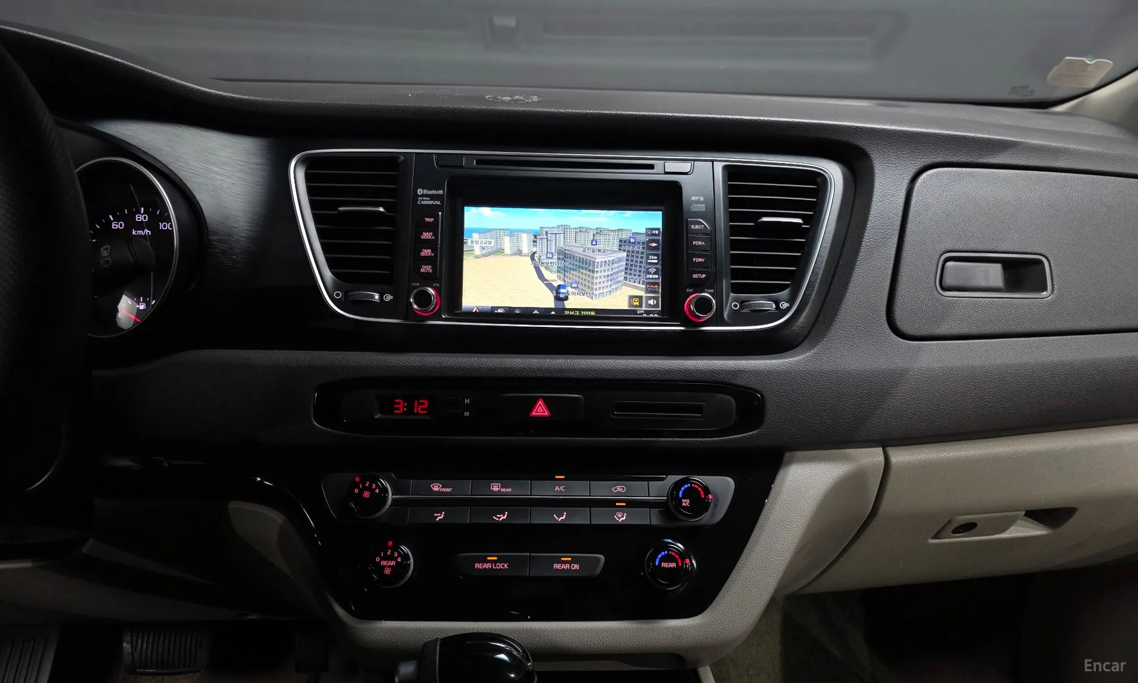 Kia Carnival превью 15