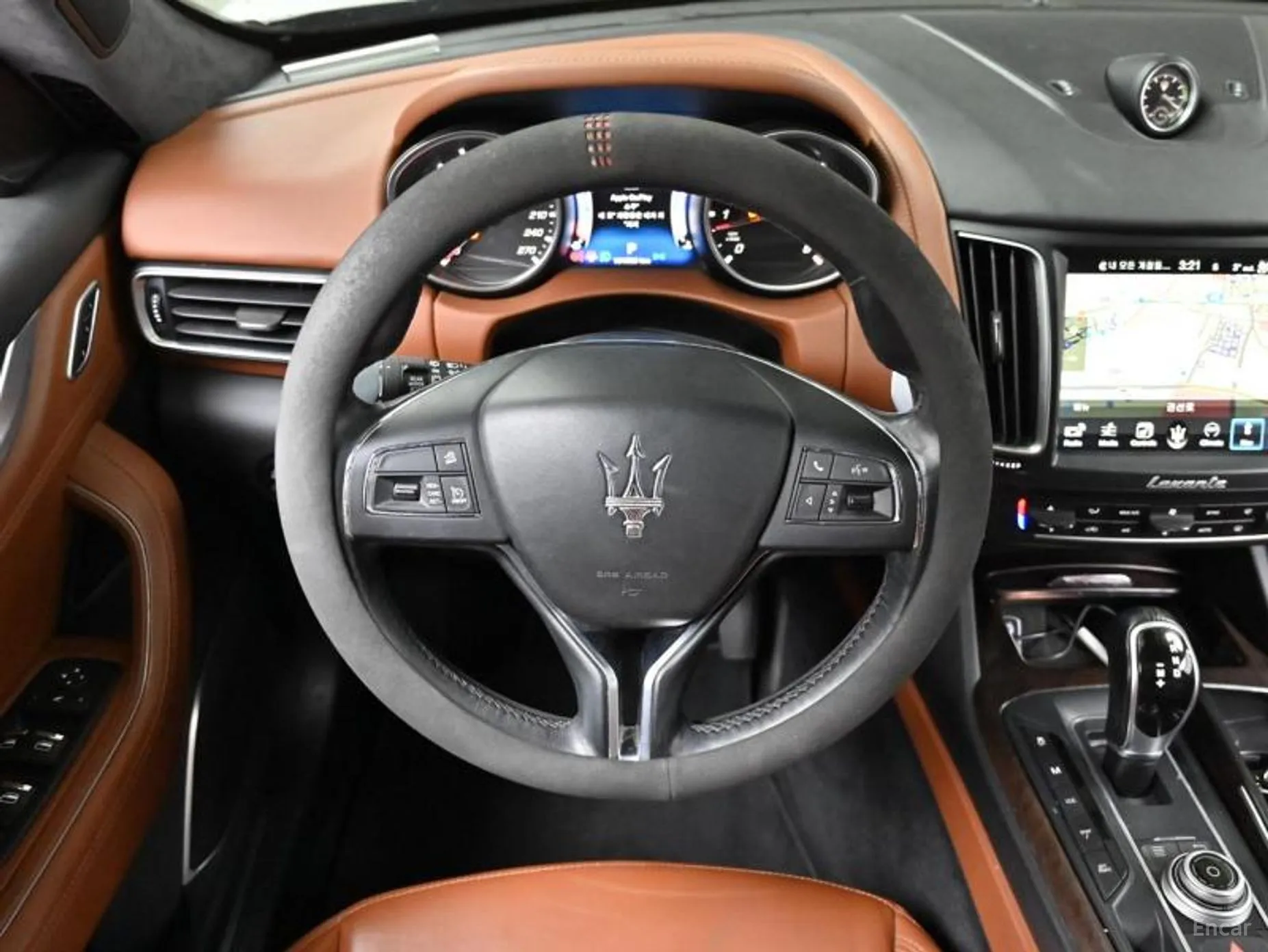Maserati Levante превью 15