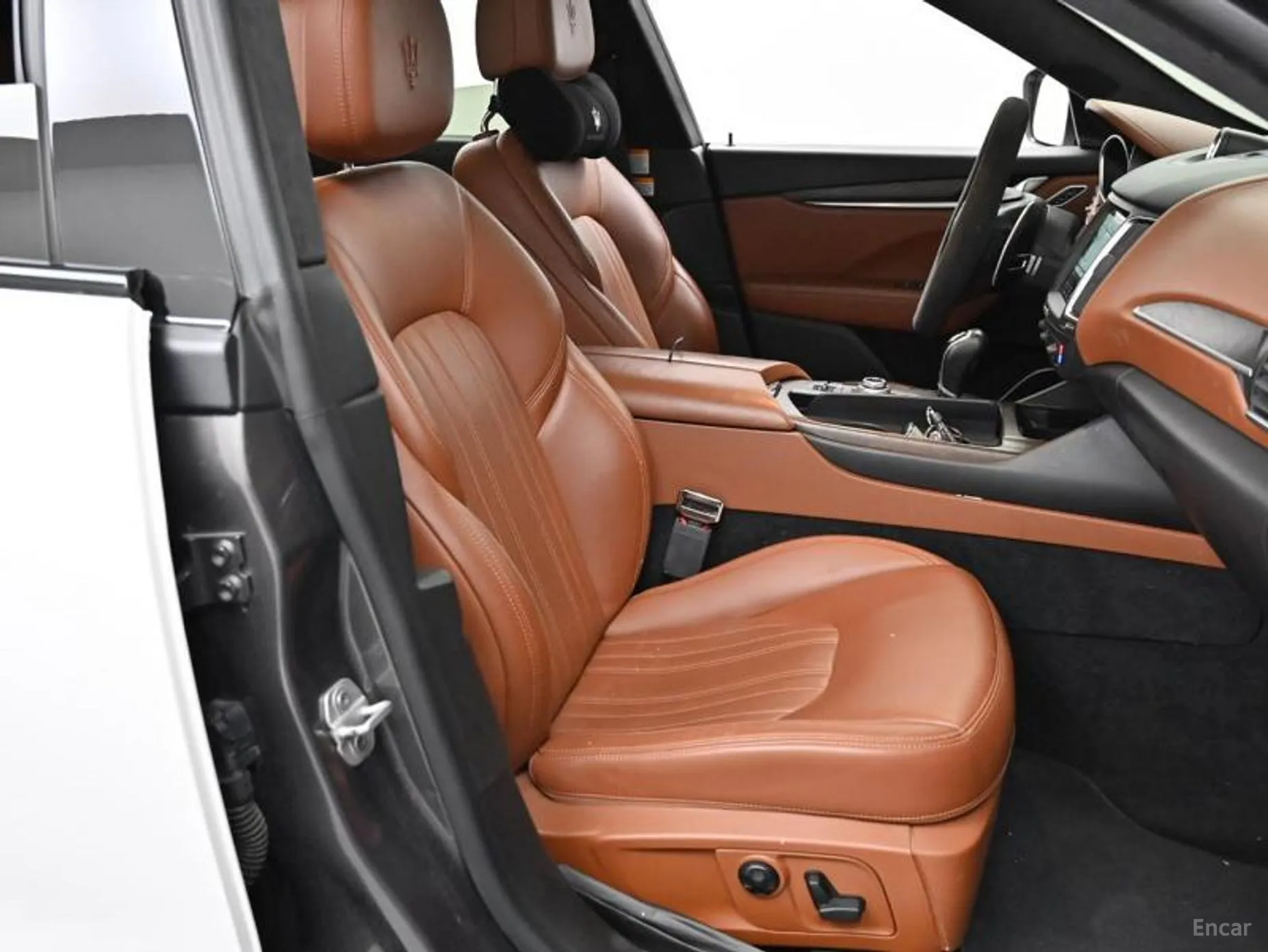 Maserati Levante превью 18