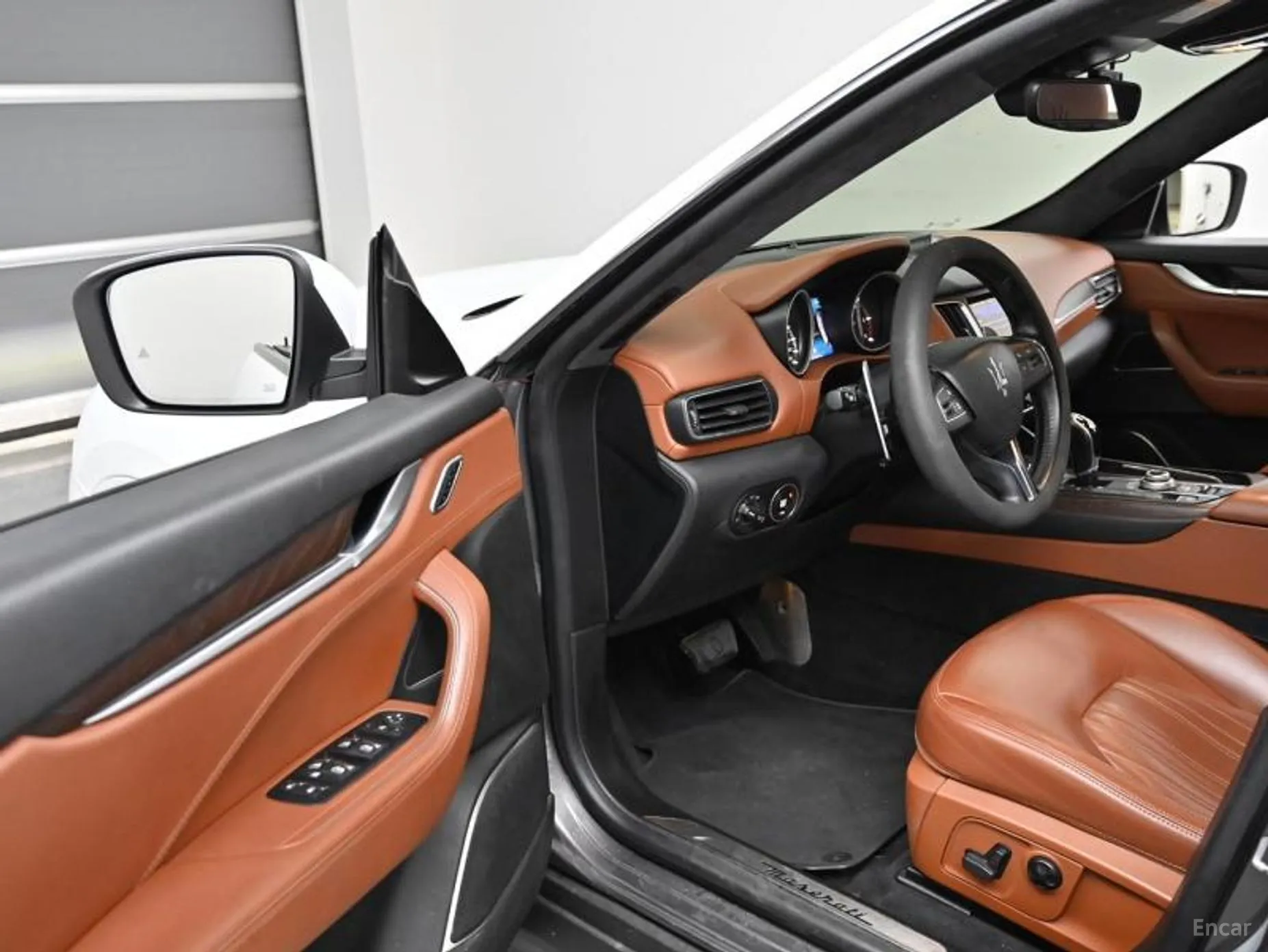 Maserati Levante превью 19