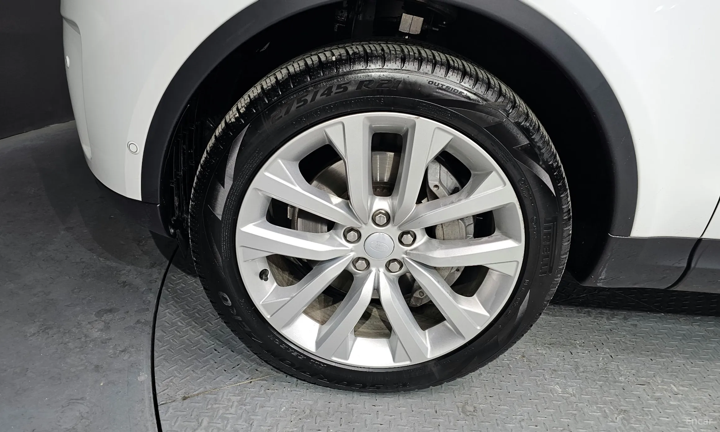 Land Rover Discovery 5 превью 5