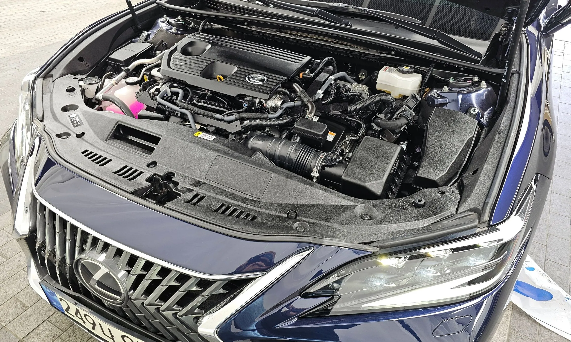 Lexus ES300h 7th Generation превью 6