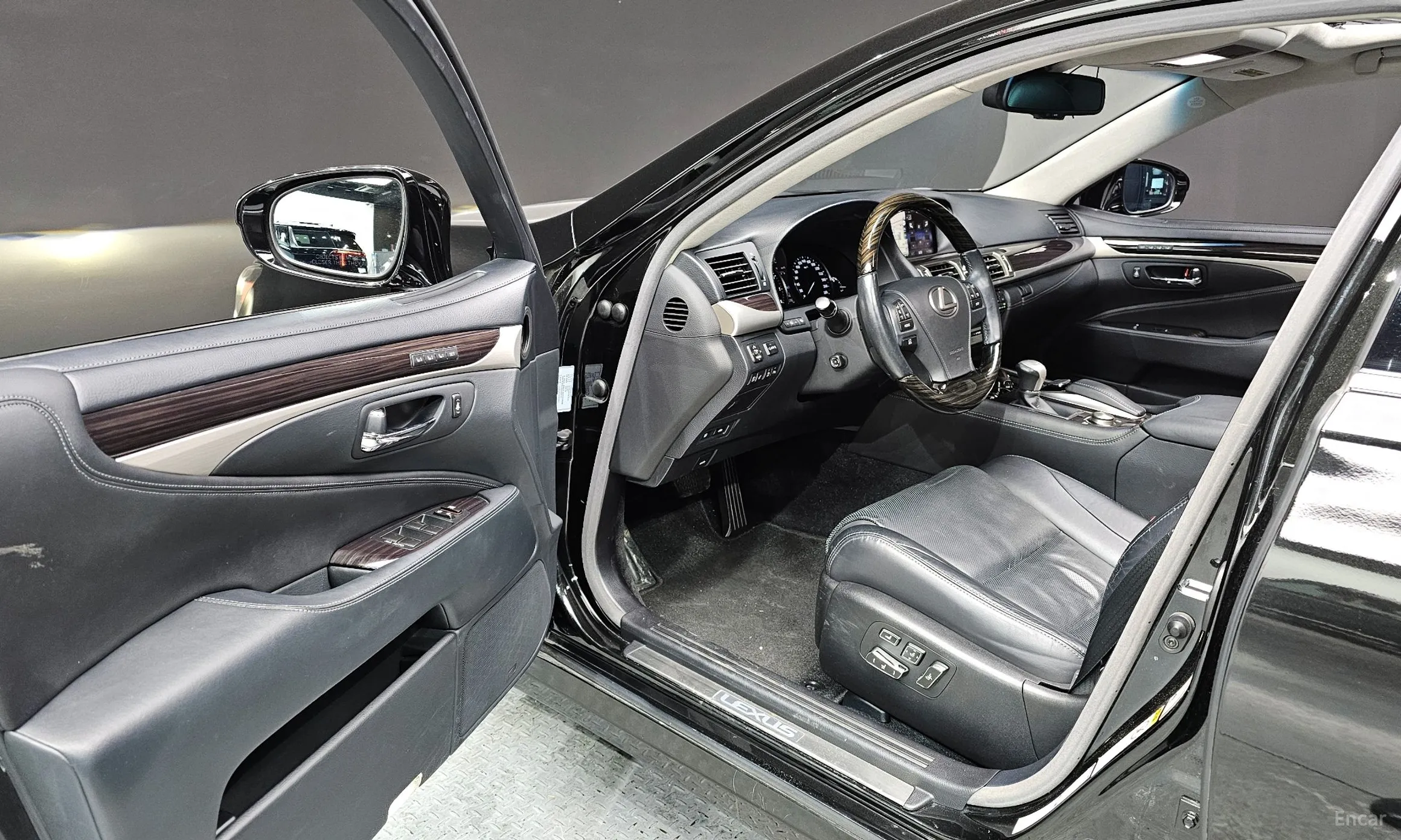 Lexus LS460 превью 10