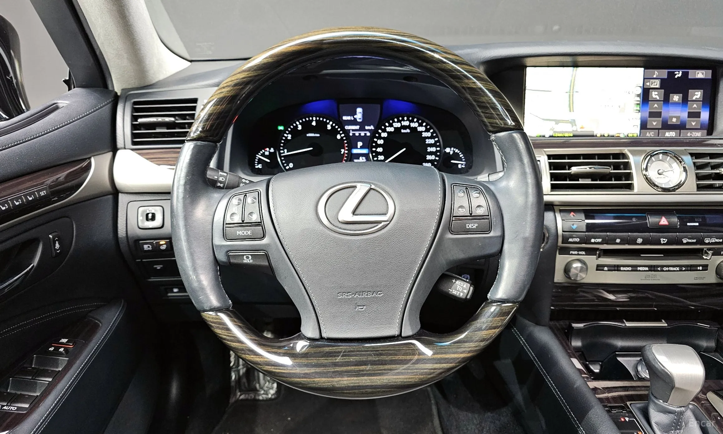 Lexus LS460 превью 13