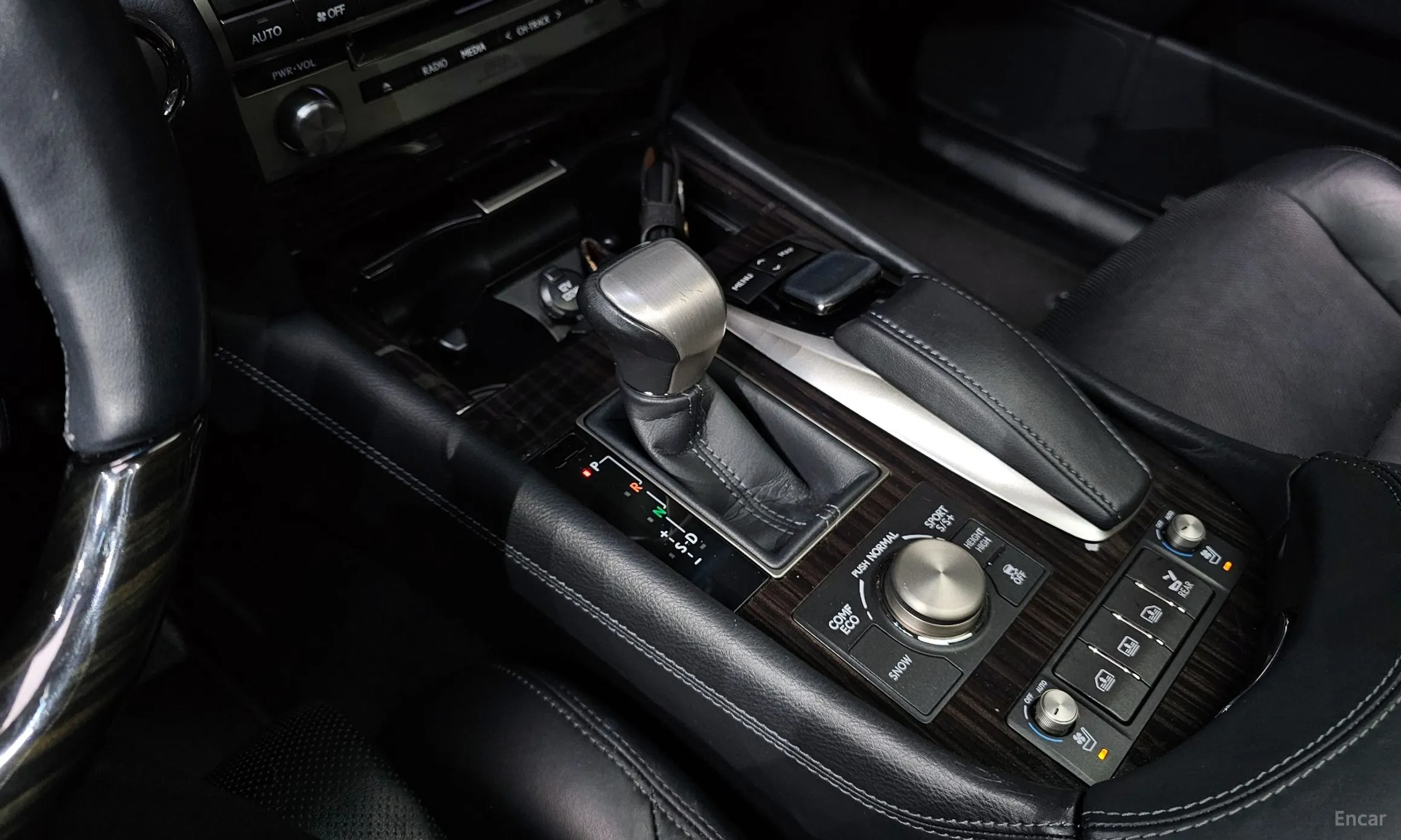 Lexus LS460 превью 9