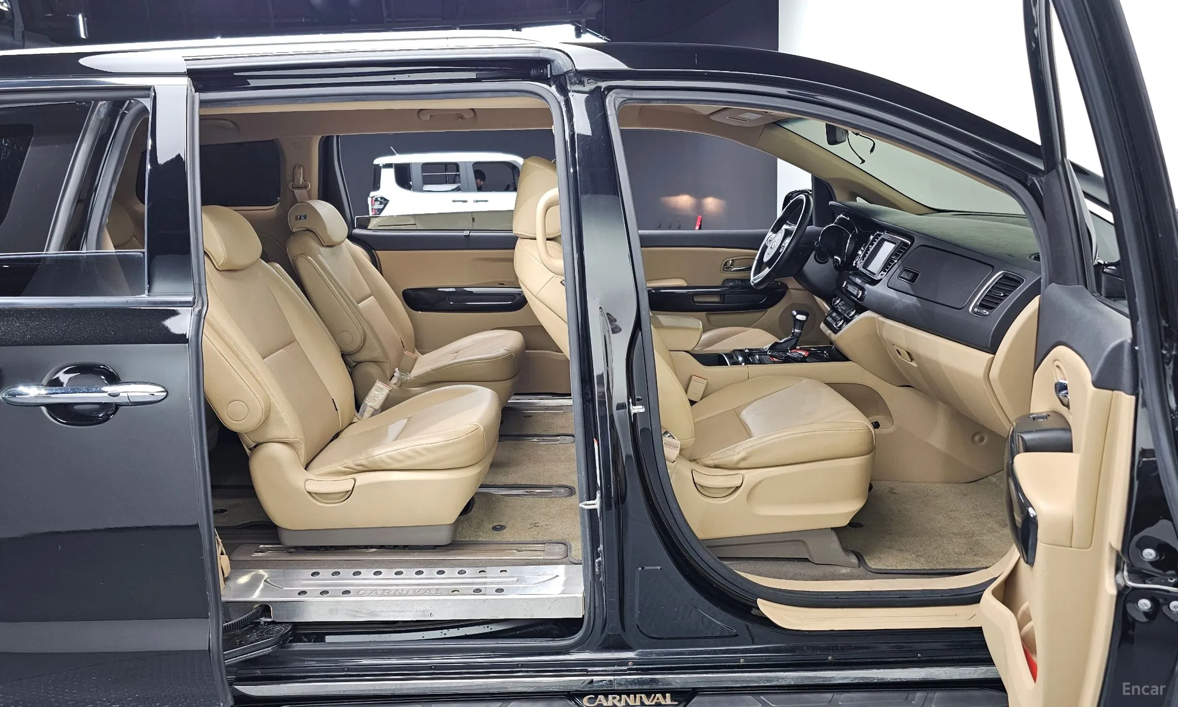 Kia Carnival превью 12