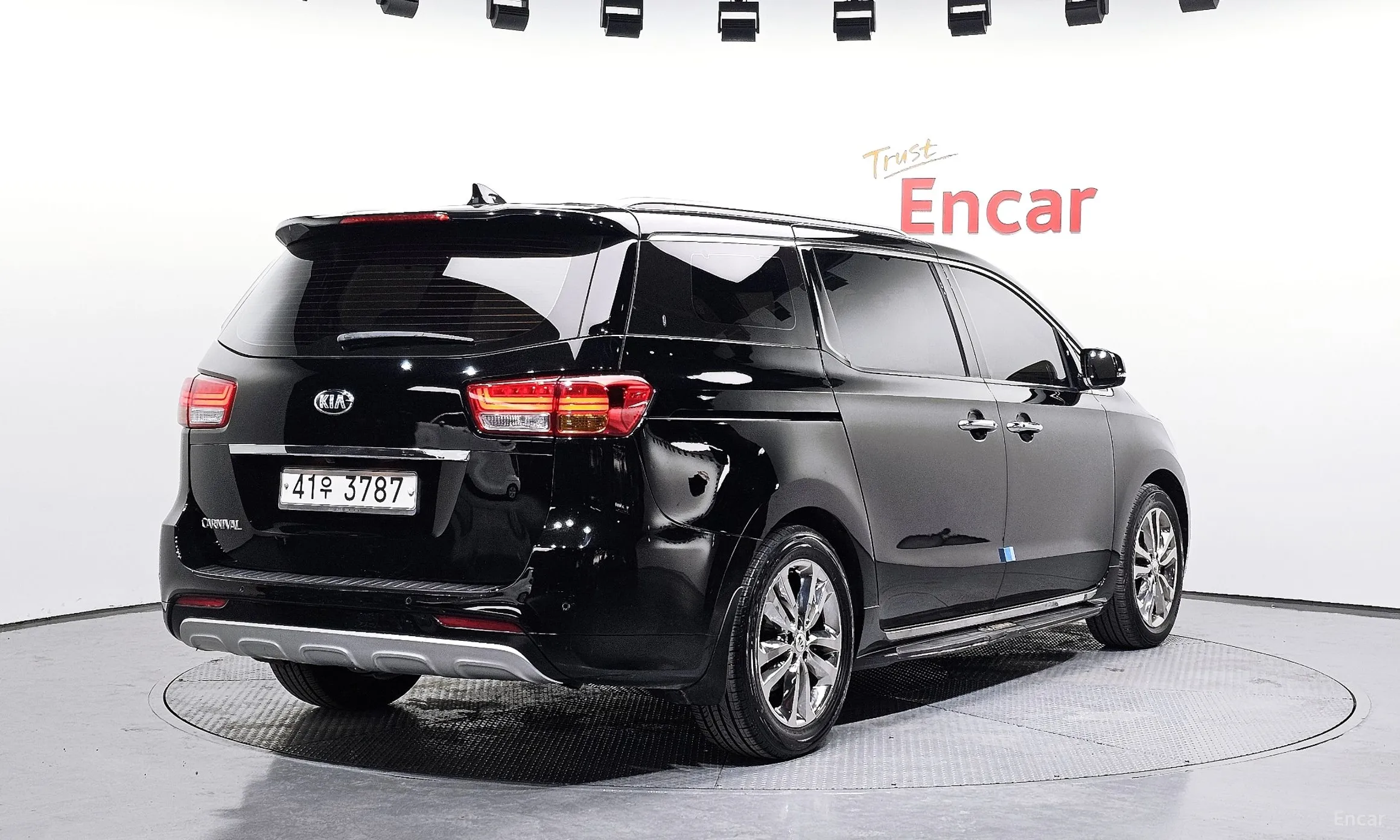 Kia Carnival превью 2