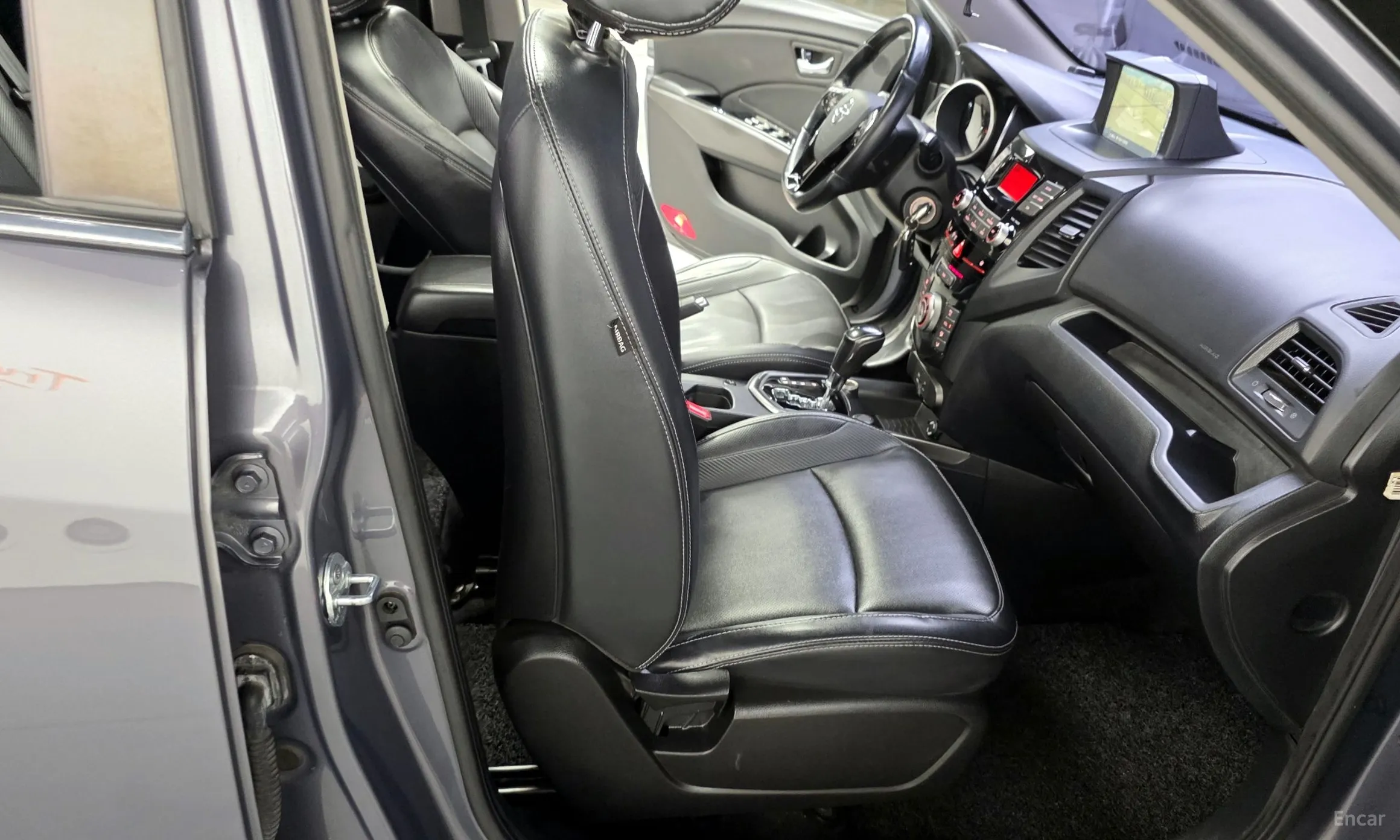 KG Mobility (SsangYong) Tivoli Air превью 12