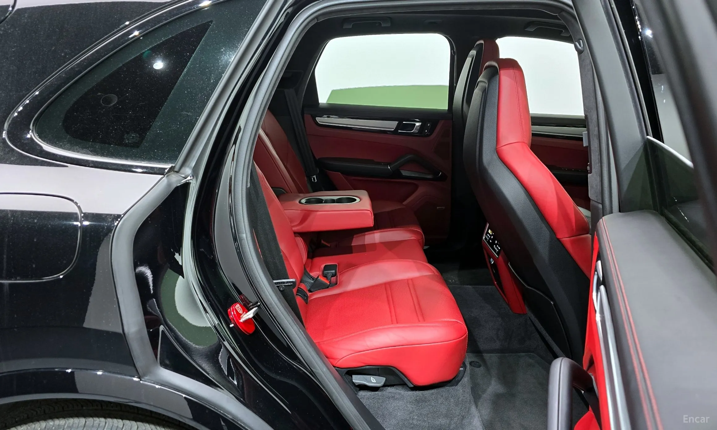 Porsche Cayenne (PO536) превью 12