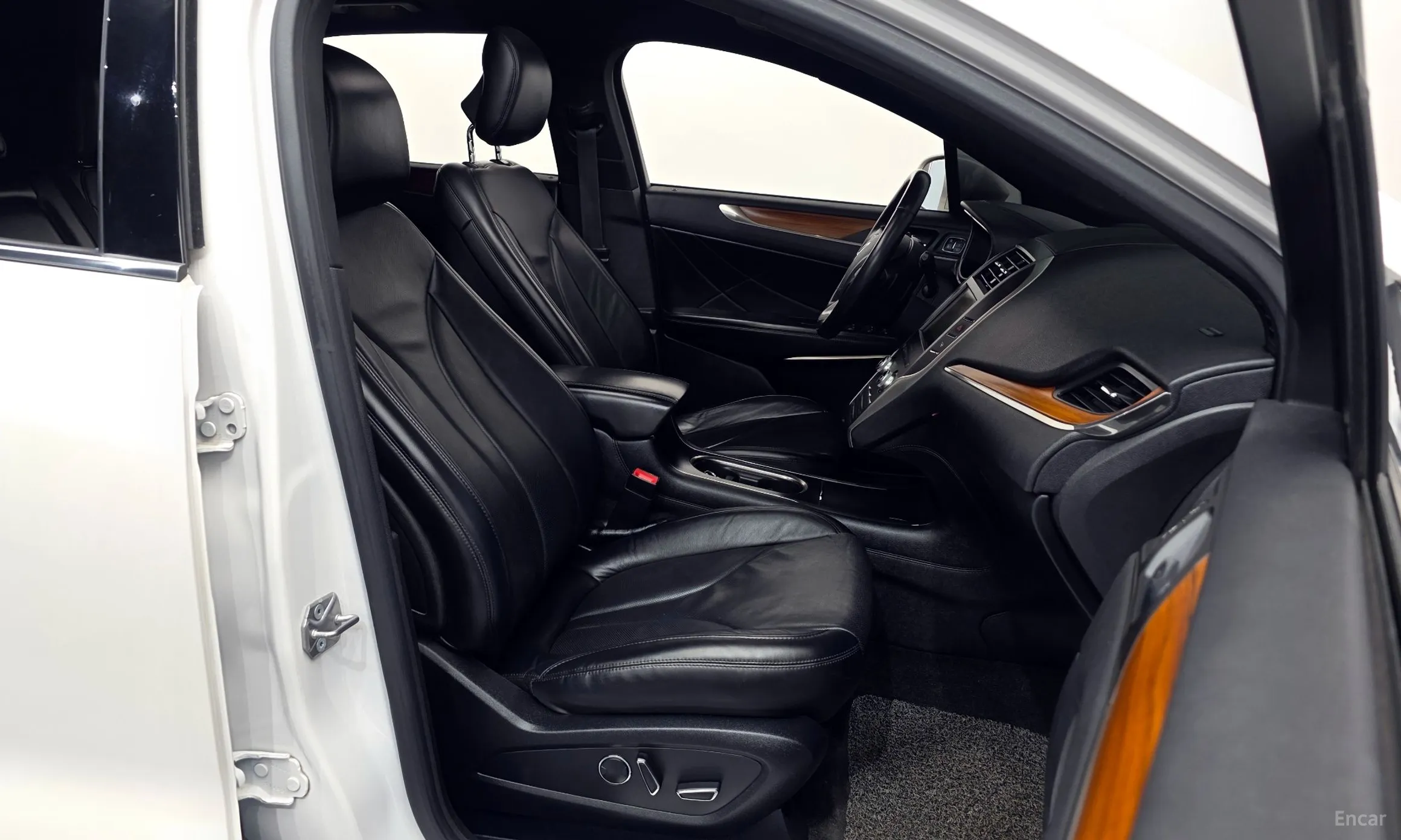 Lincoln MKC превью 11