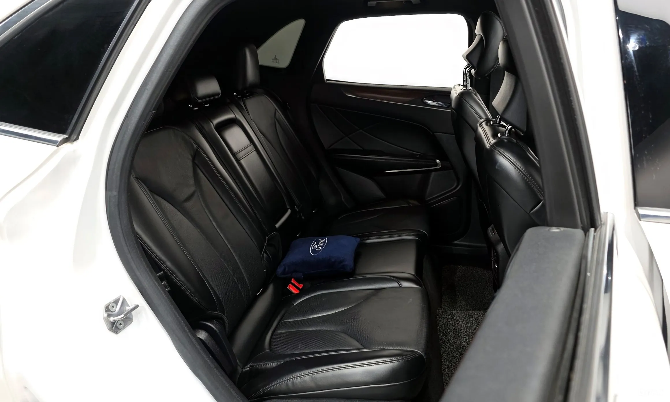 Lincoln MKC превью 12