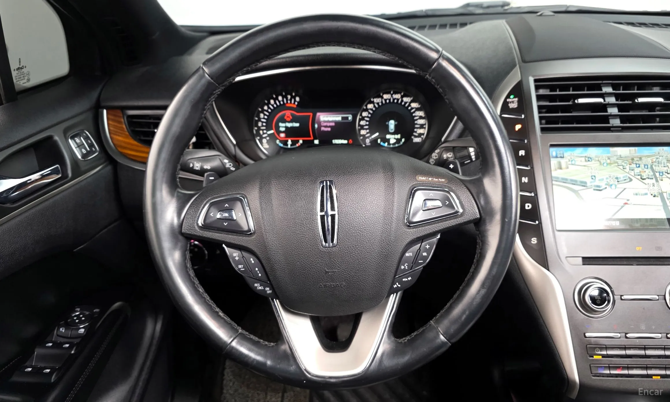 Lincoln MKC превью 13
