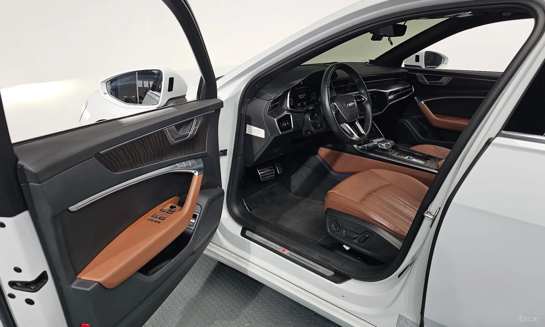 Audi A6 (C8) превью 10