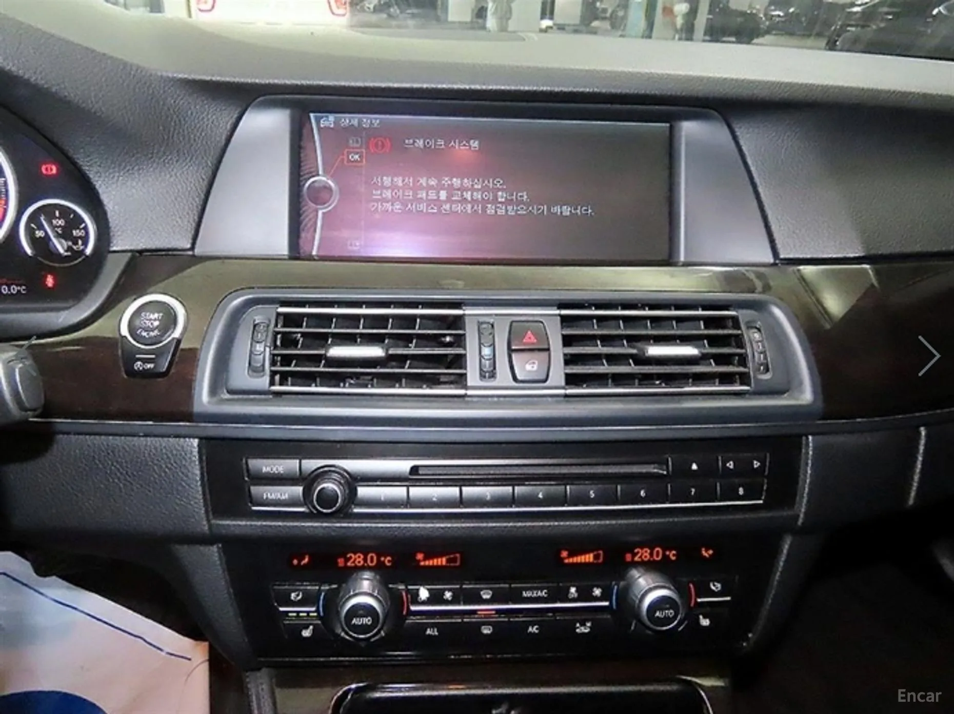 BMW 5 Series (F10) превью 11