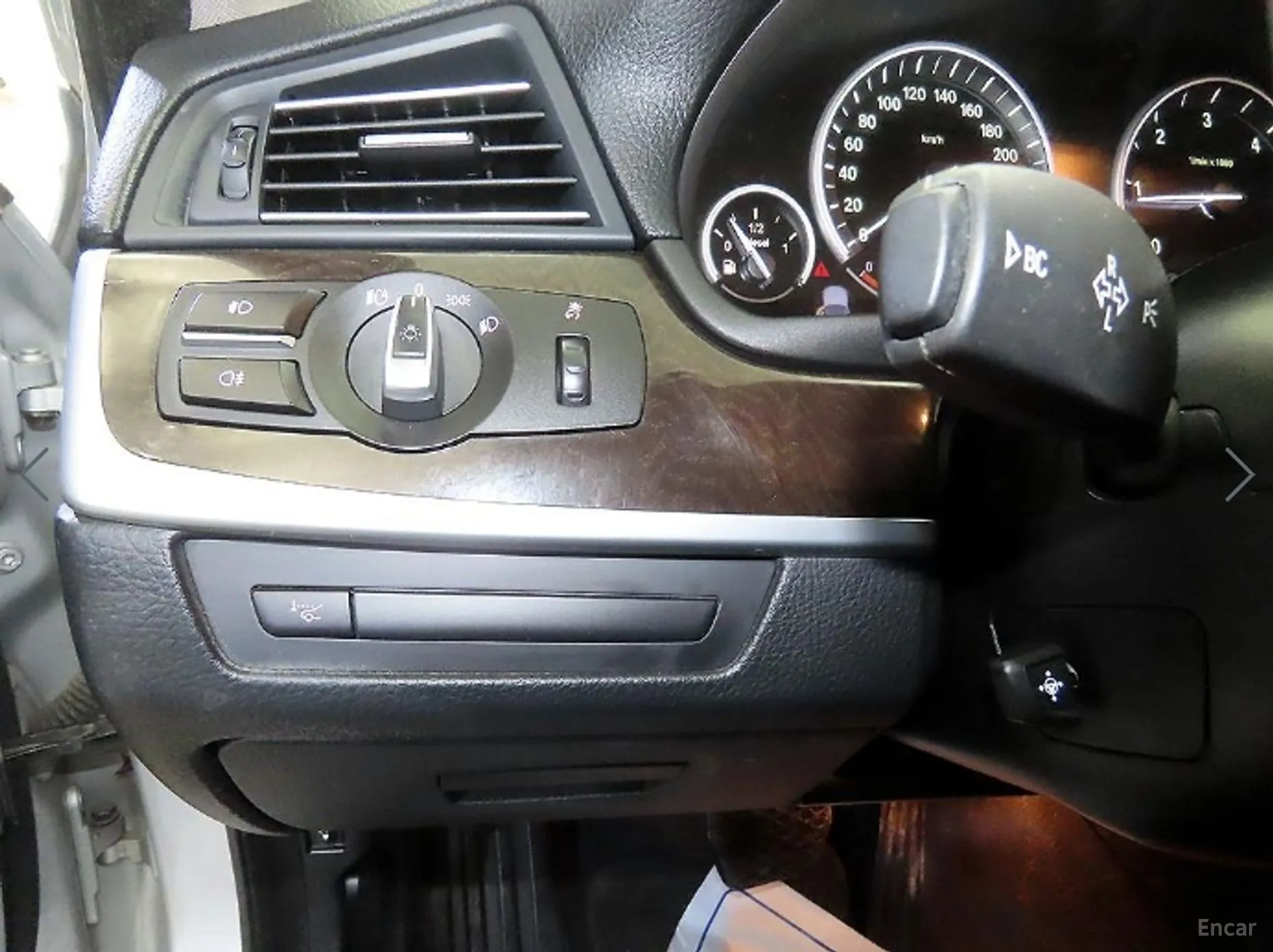 BMW 5 Series (F10) превью 14