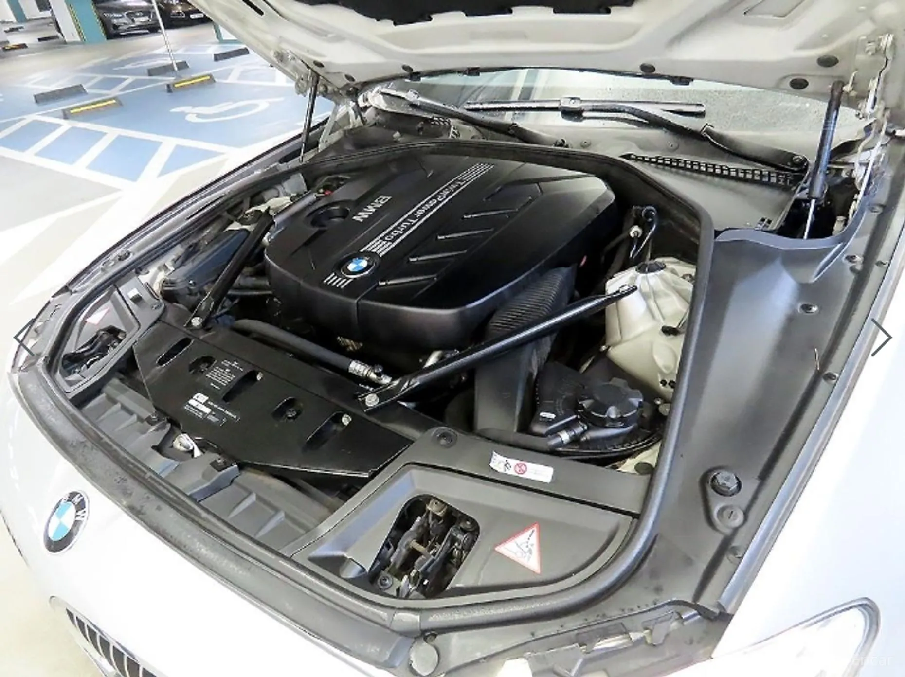 BMW 5 Series (F10) превью 19