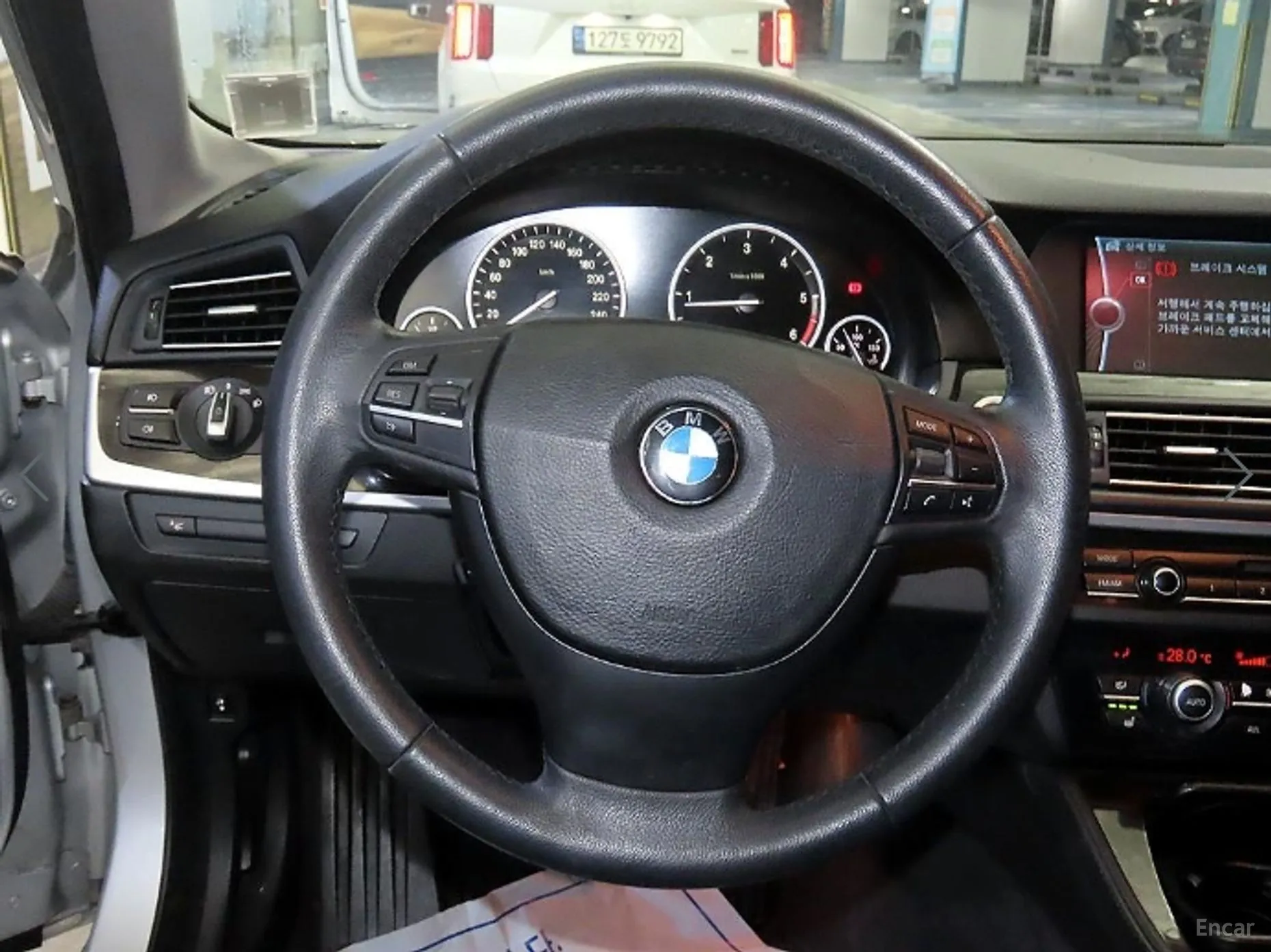 BMW 5 Series (F10) превью 8