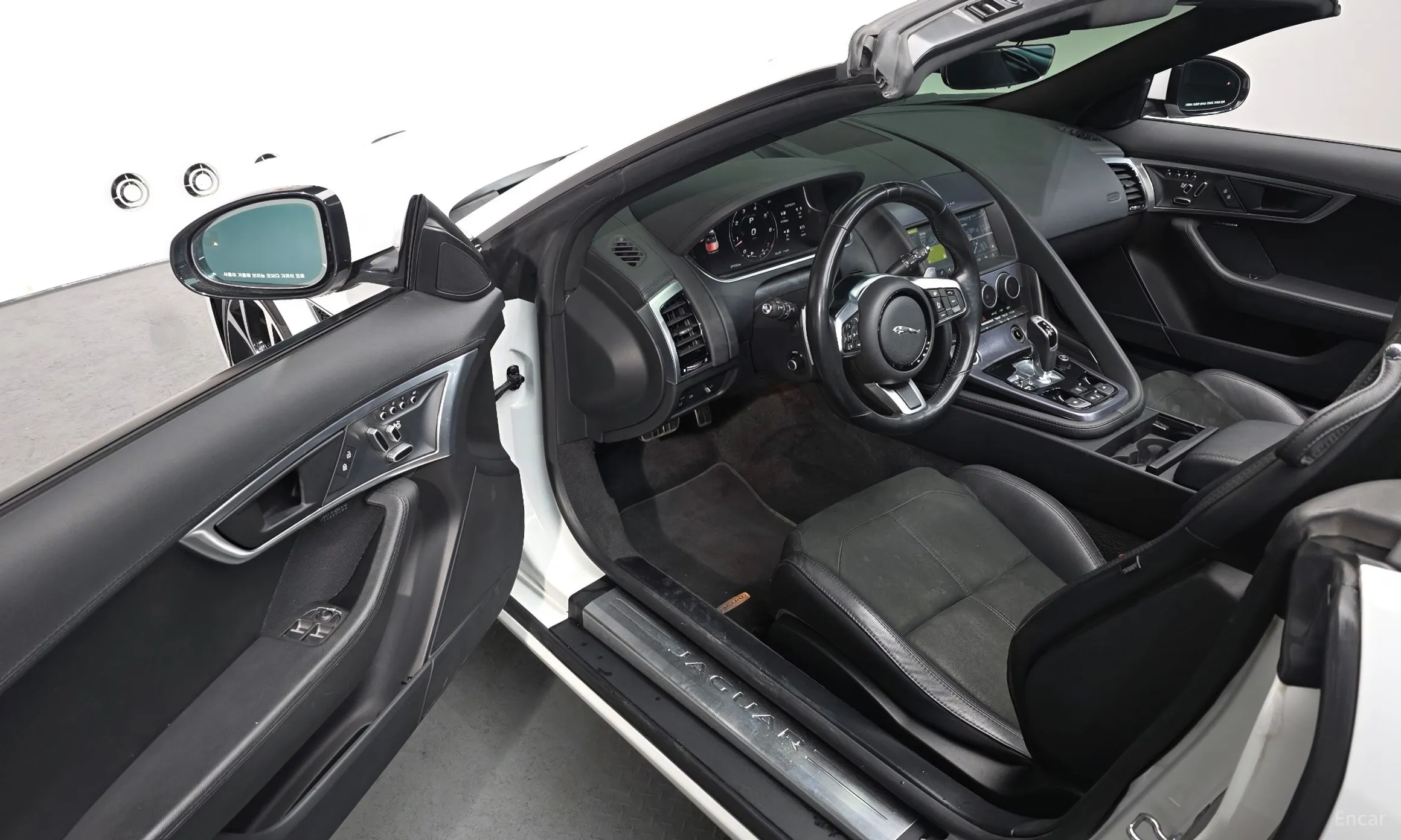 Jaguar F-TYPE превью 11