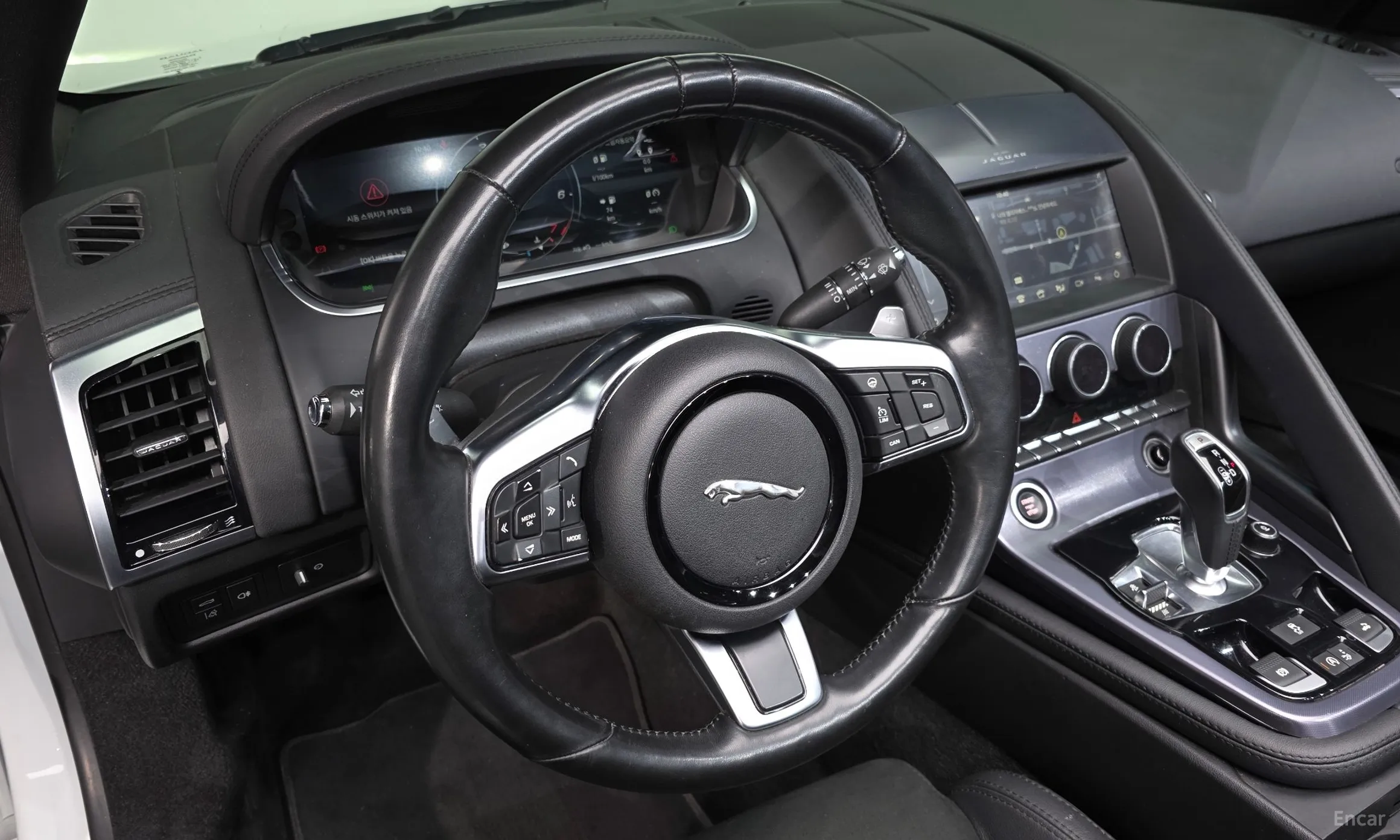 Jaguar F-TYPE превью 13