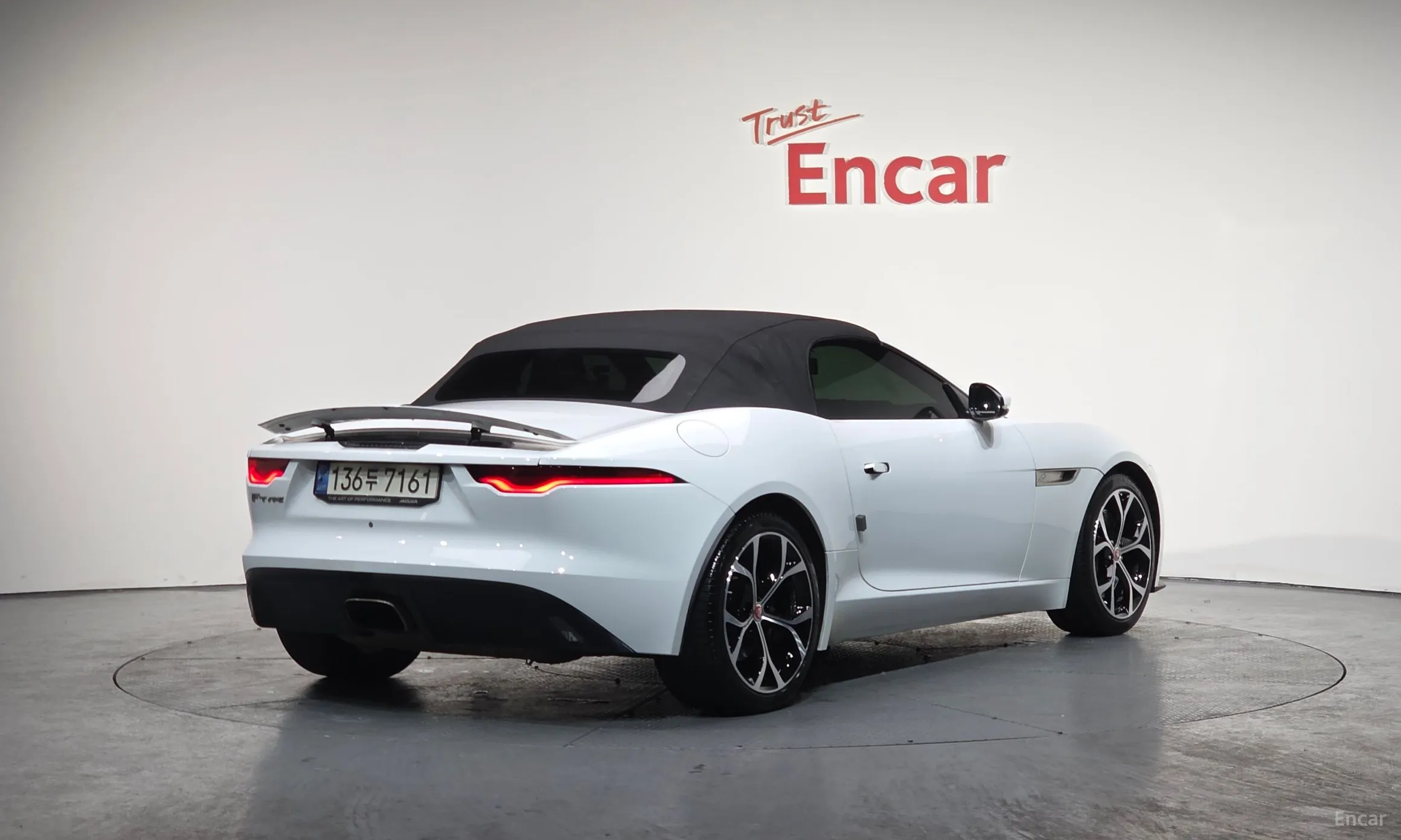 Jaguar F-TYPE превью 19