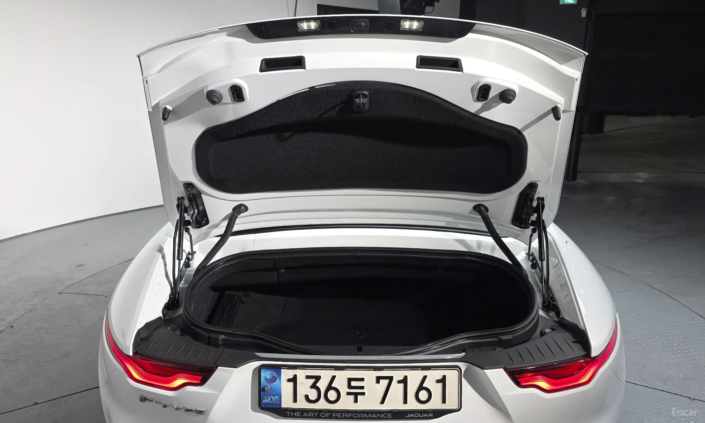 Jaguar F-TYPE превью 20
