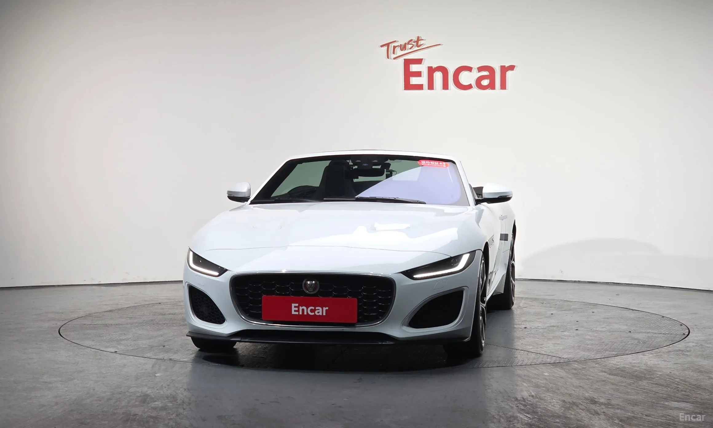 Jaguar F-TYPE превью 3