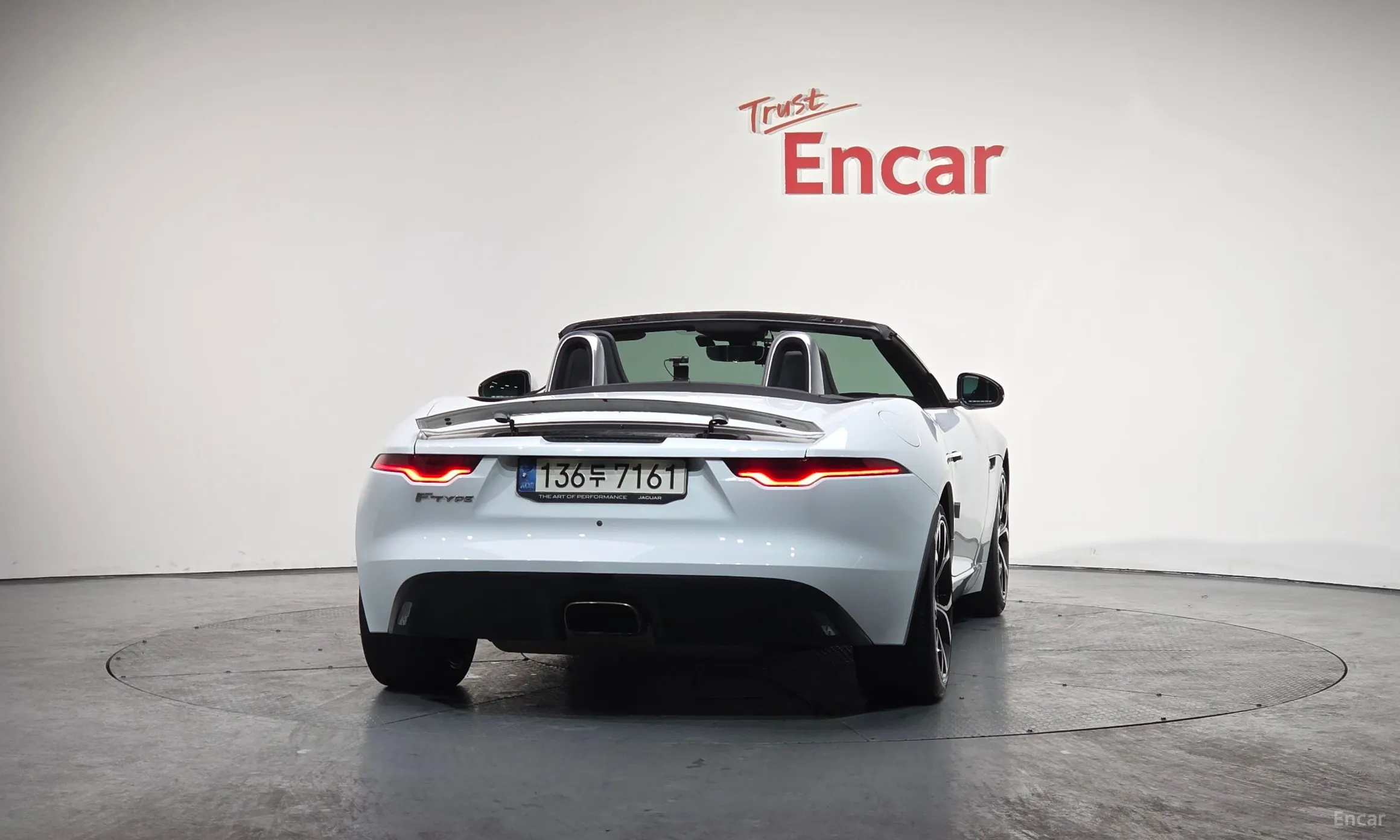Jaguar F-TYPE превью 4