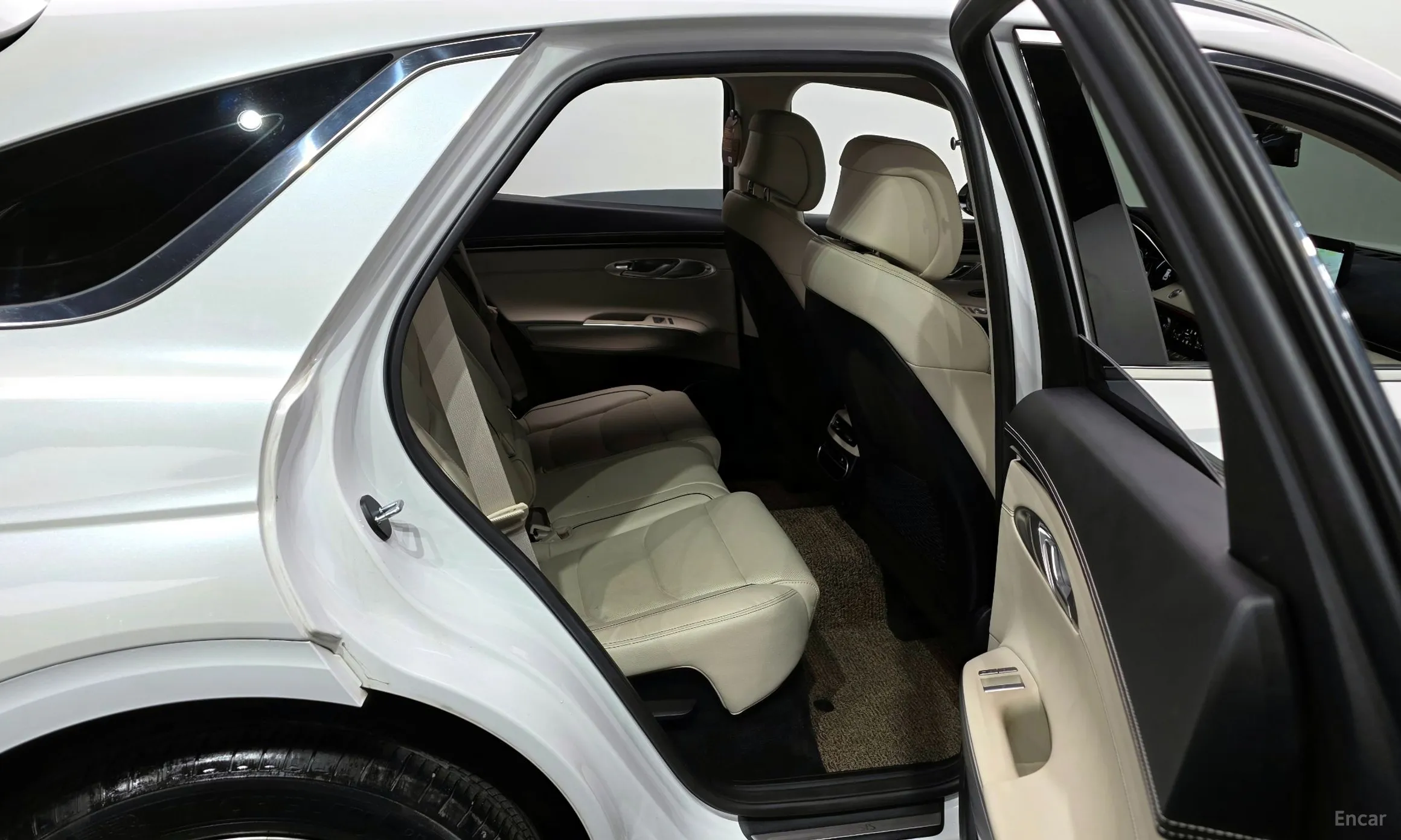 Genesis GV70 превью 12