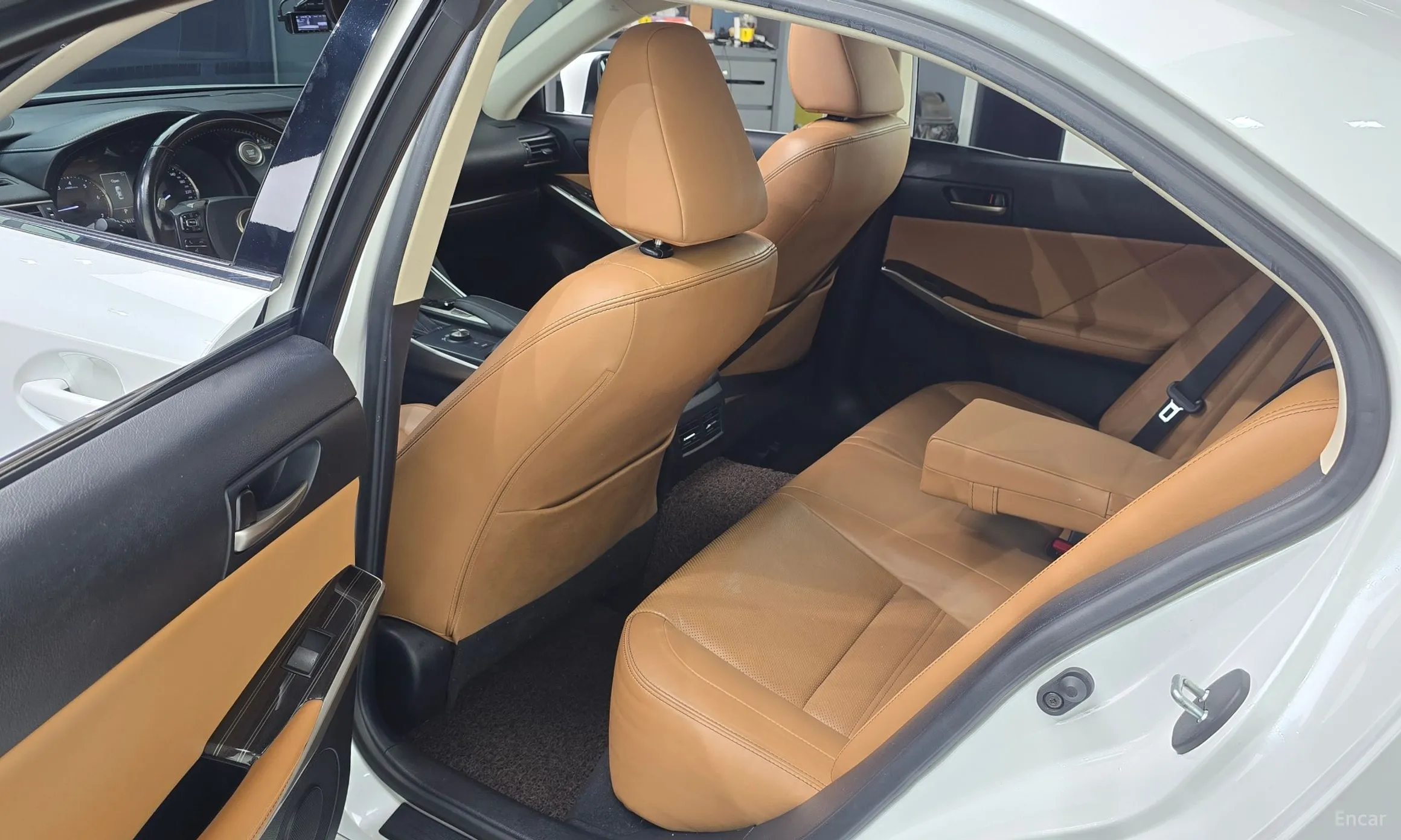 Lexus New IS200t превью 11
