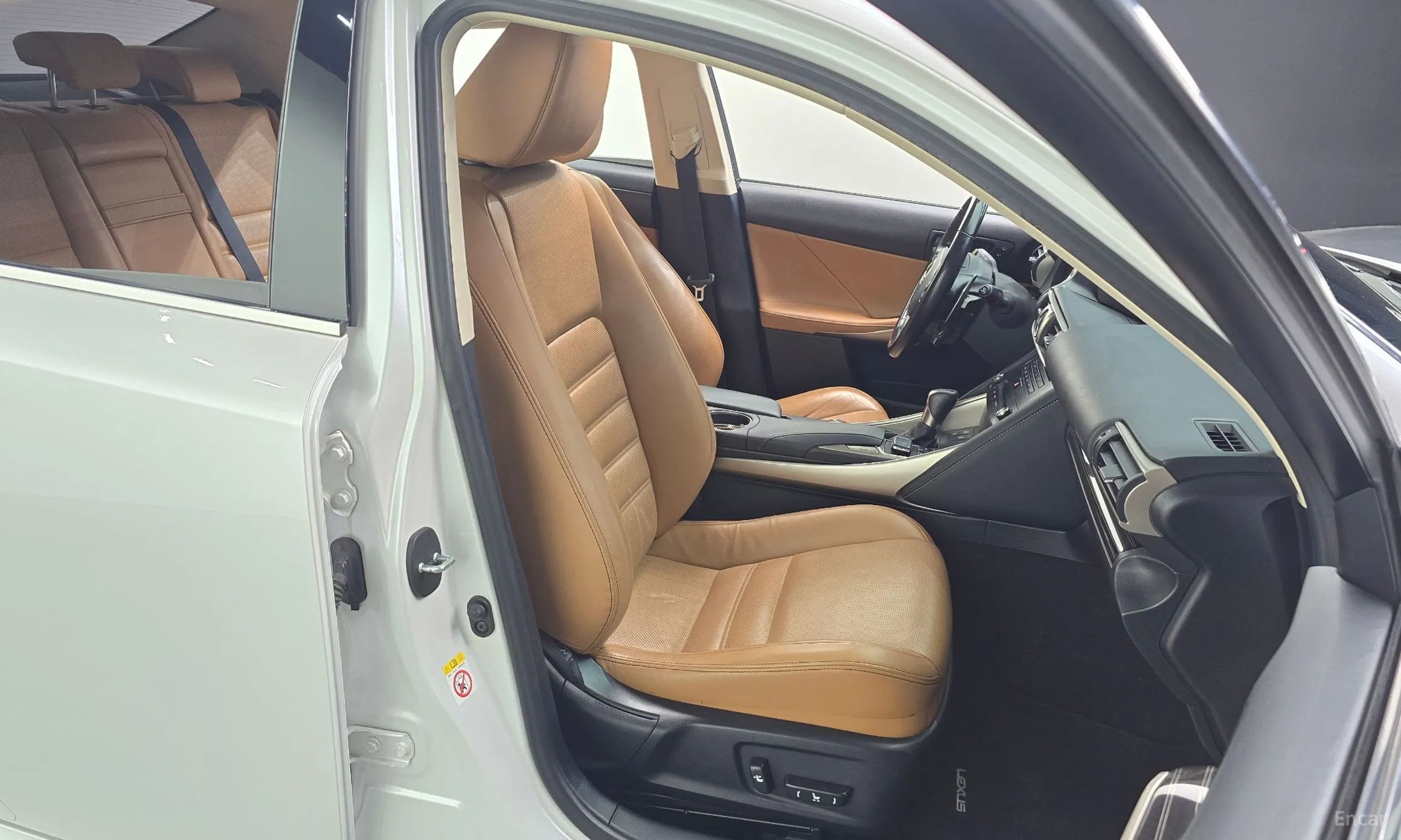 Lexus New IS200t превью 12