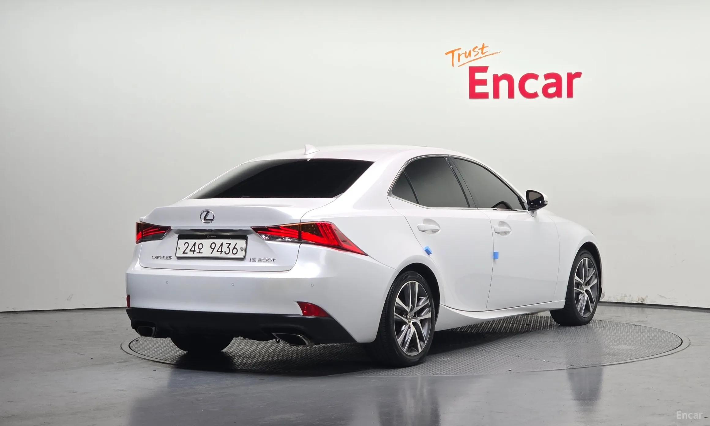 Lexus New IS200t превью 2