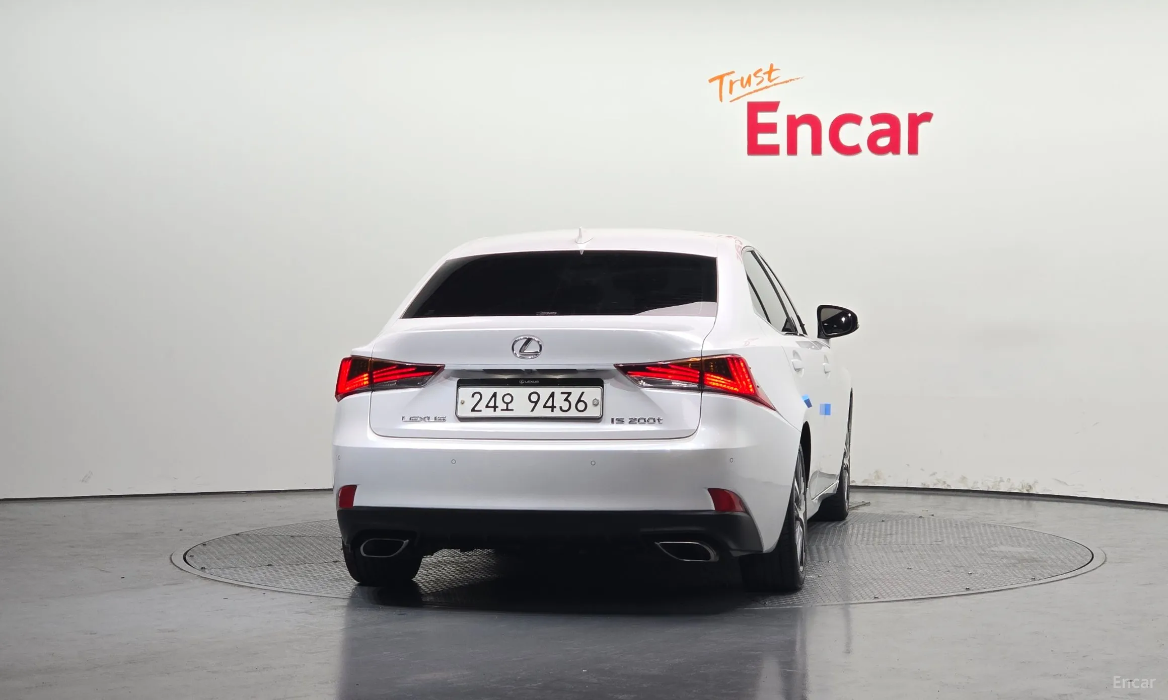 Lexus New IS200t превью 4