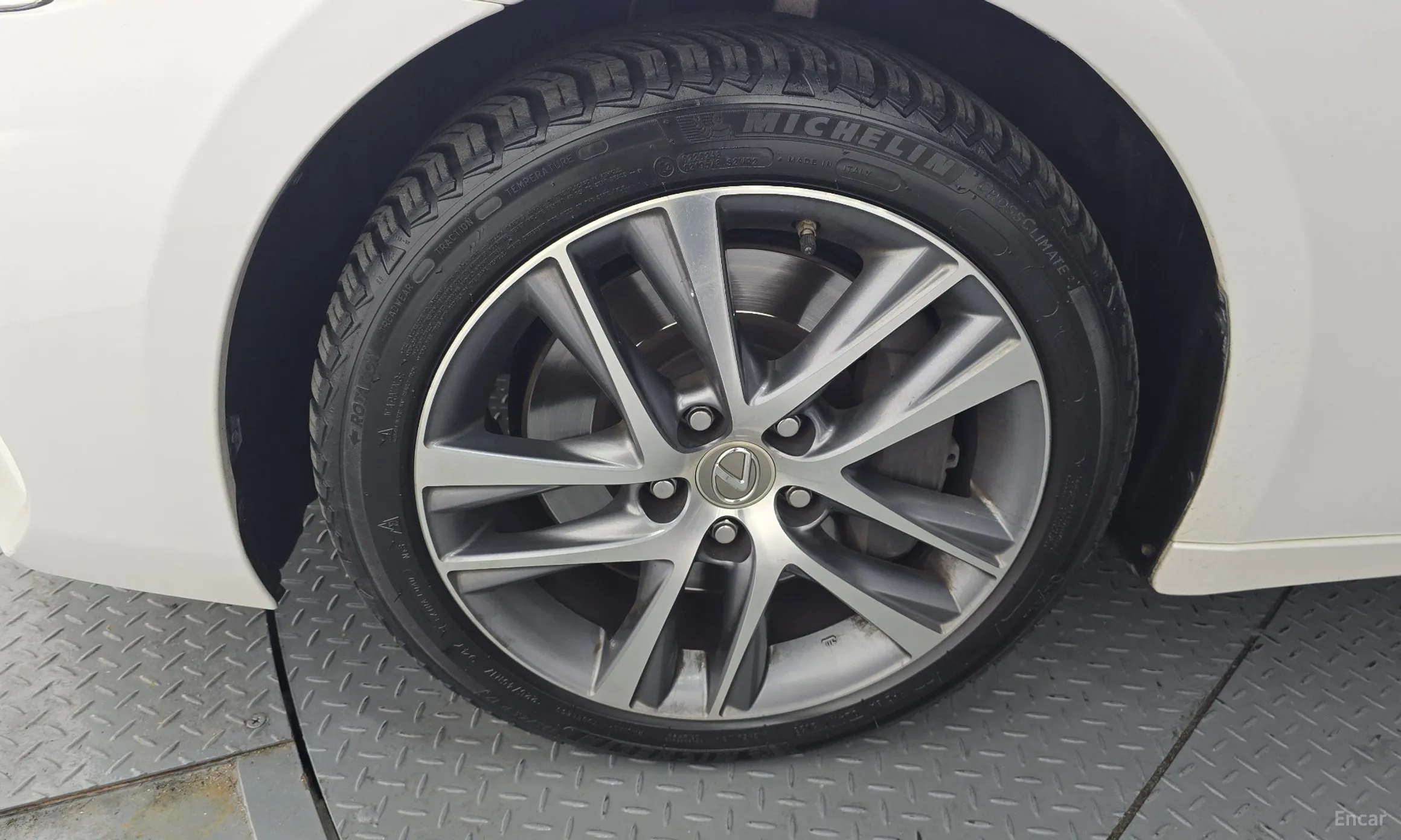 Lexus New IS200t превью 5