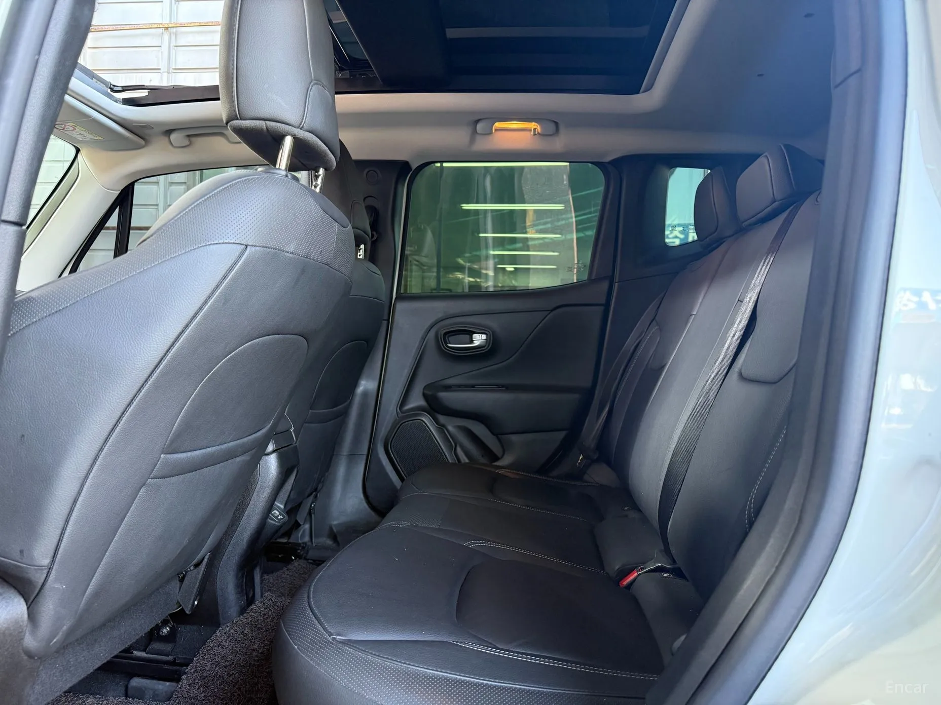 Jeep Renegade превью 9