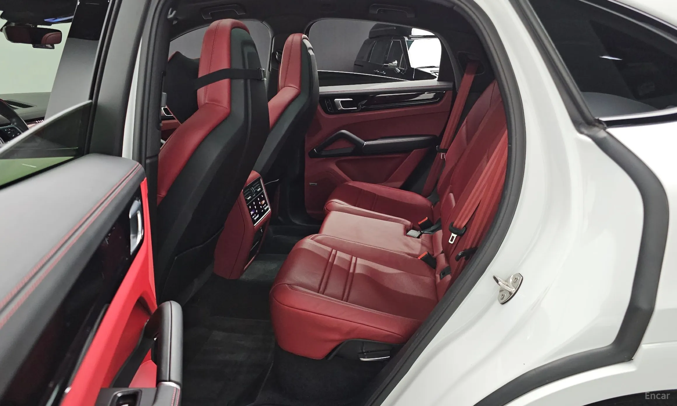 Porsche Cayenne (PO536) превью 12