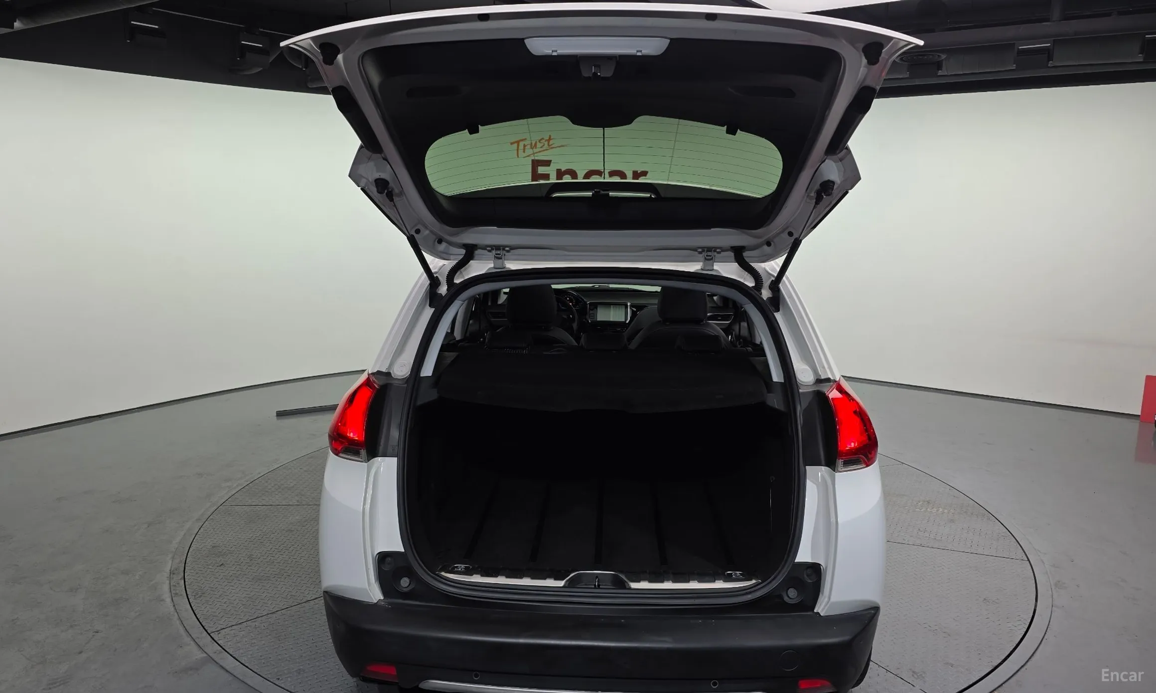Peugeot 2008. превью 20