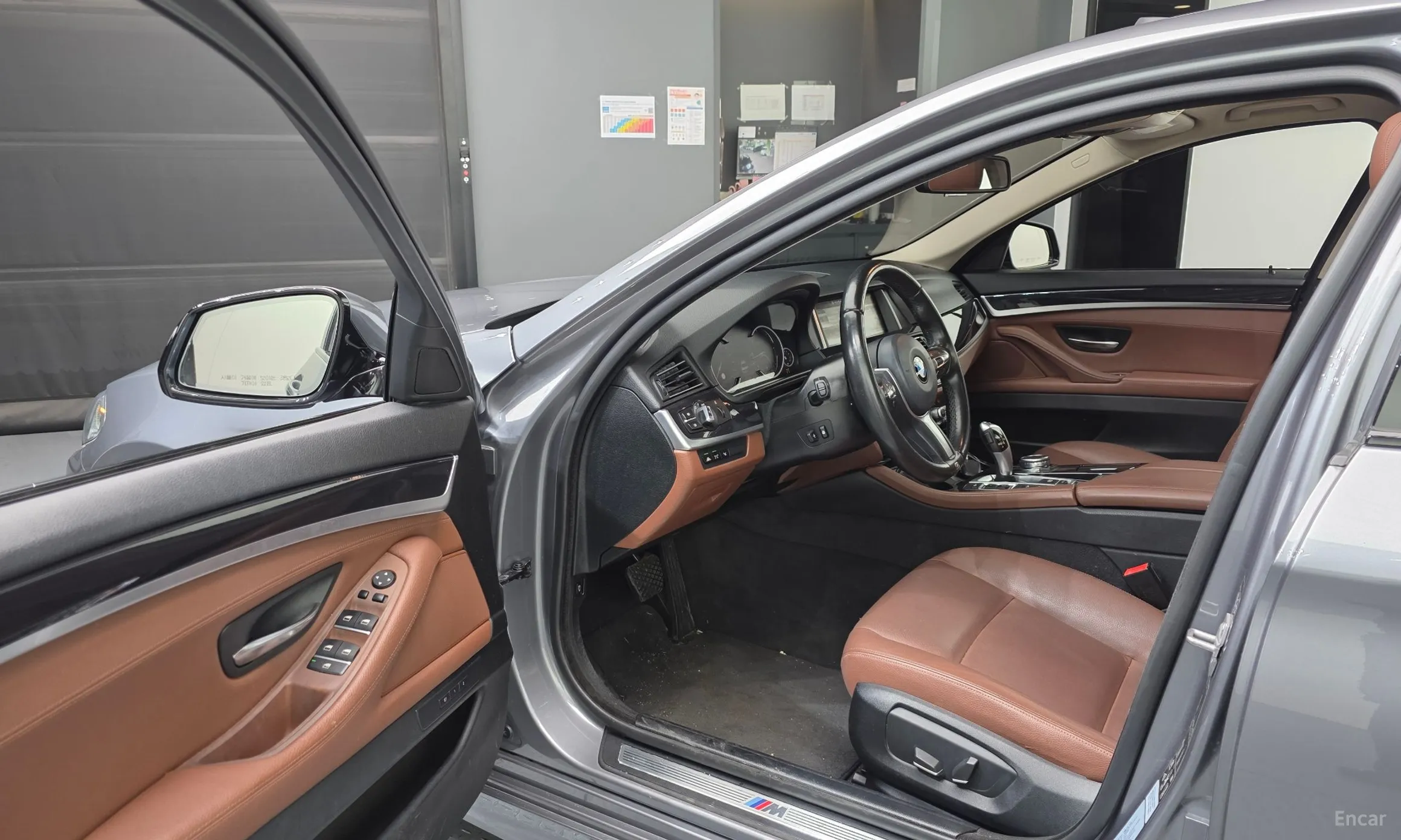 BMW 5 Series (F10) превью 10