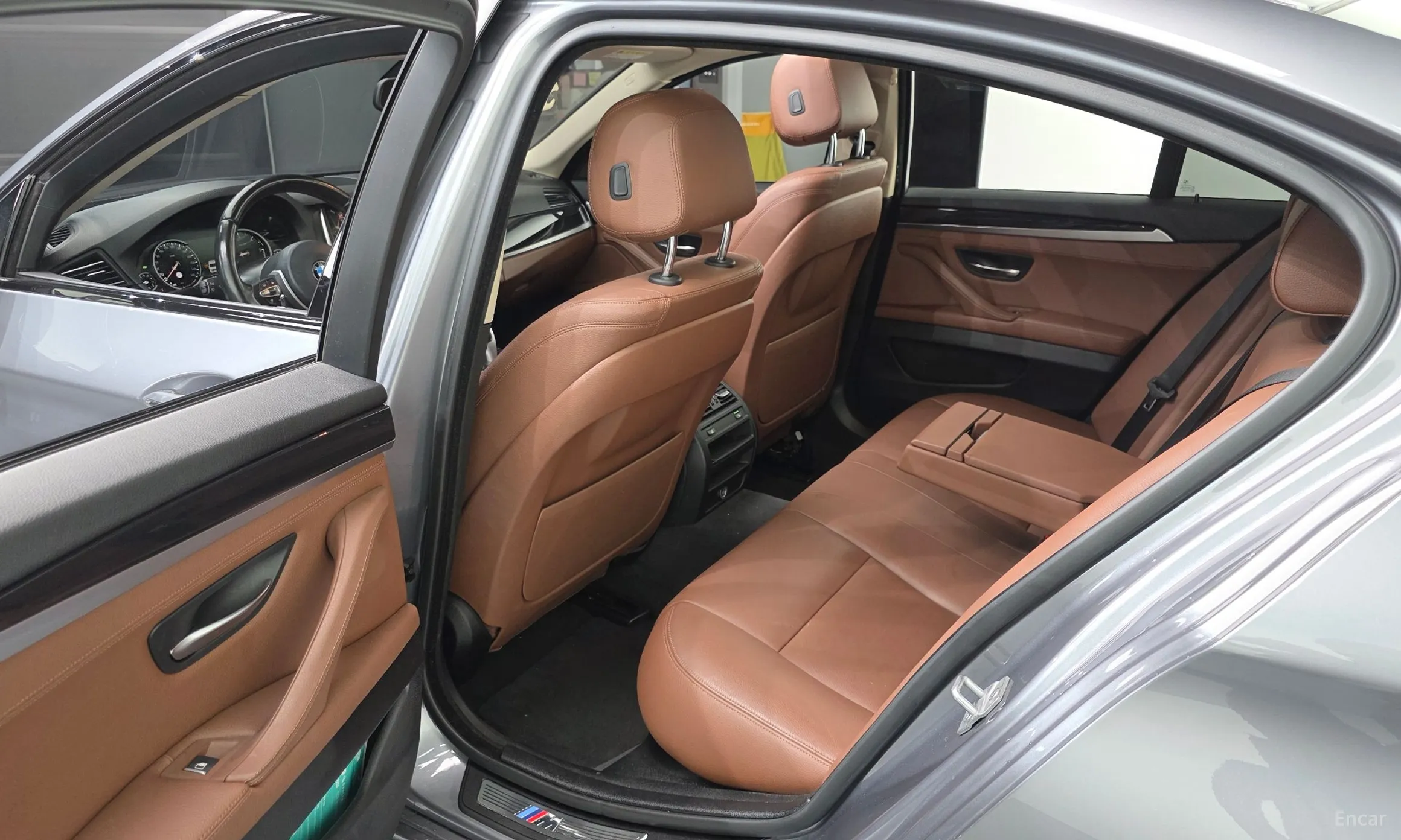 BMW 5 Series (F10) превью 11