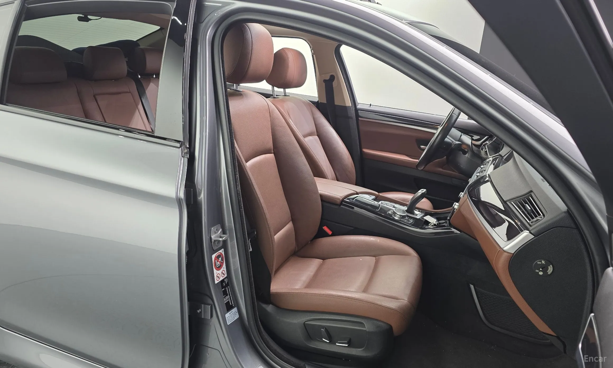 BMW 5 Series (F10) превью 12