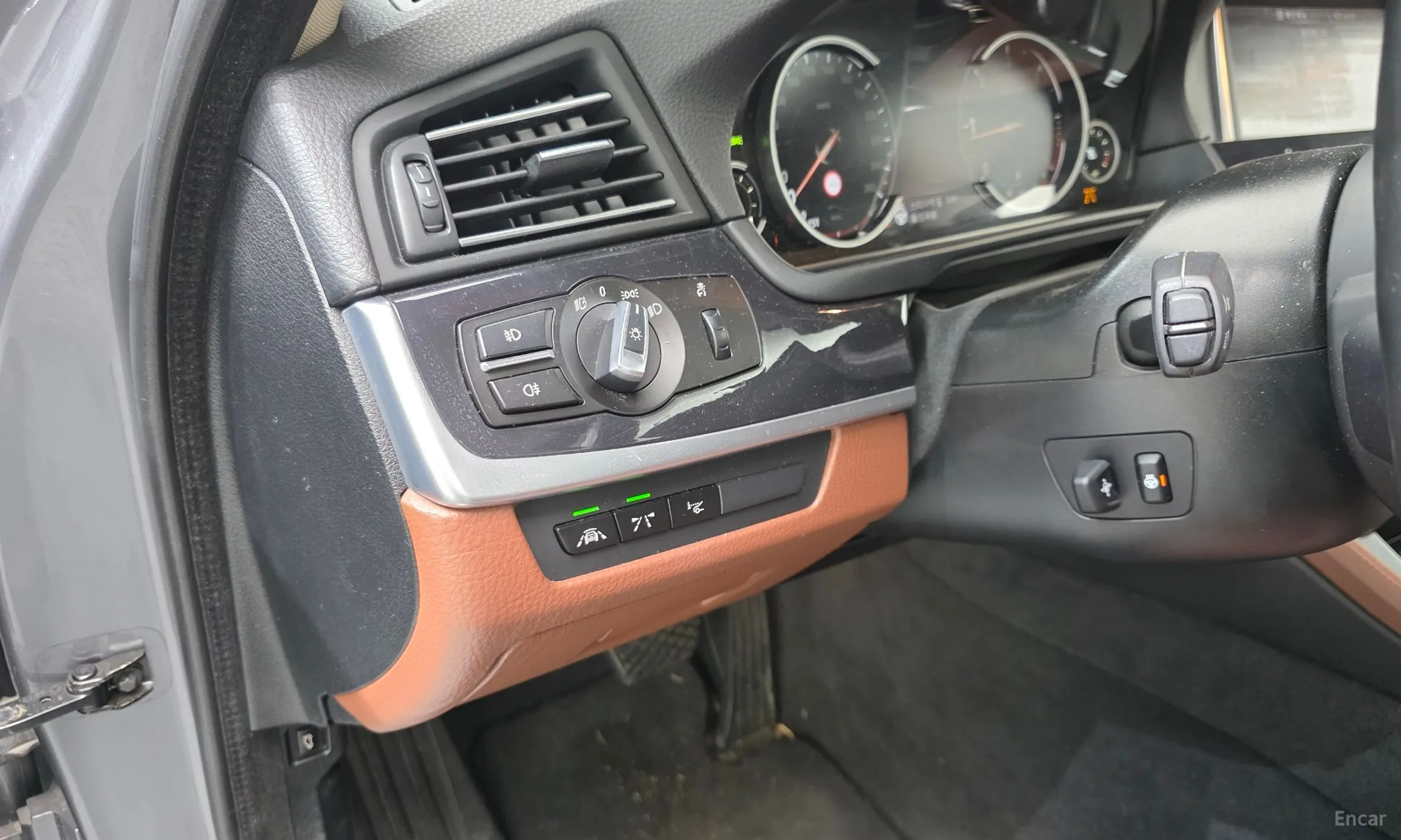 BMW 5 Series (F10) превью 14
