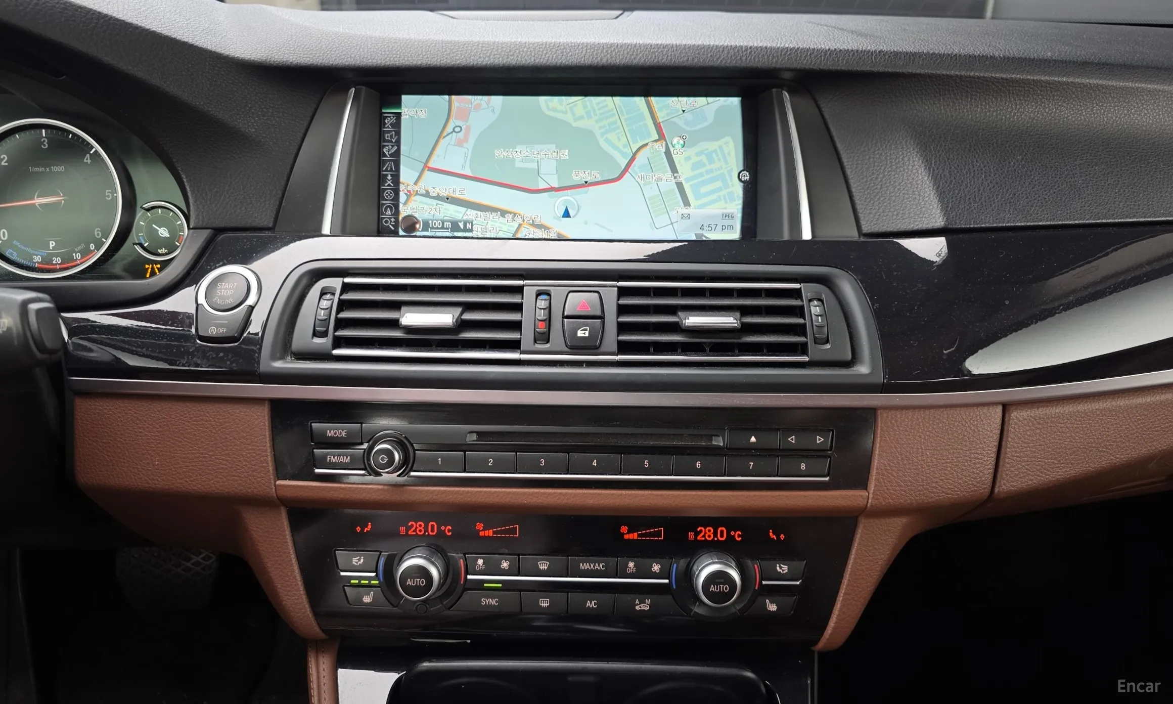BMW 5 Series (F10) превью 17