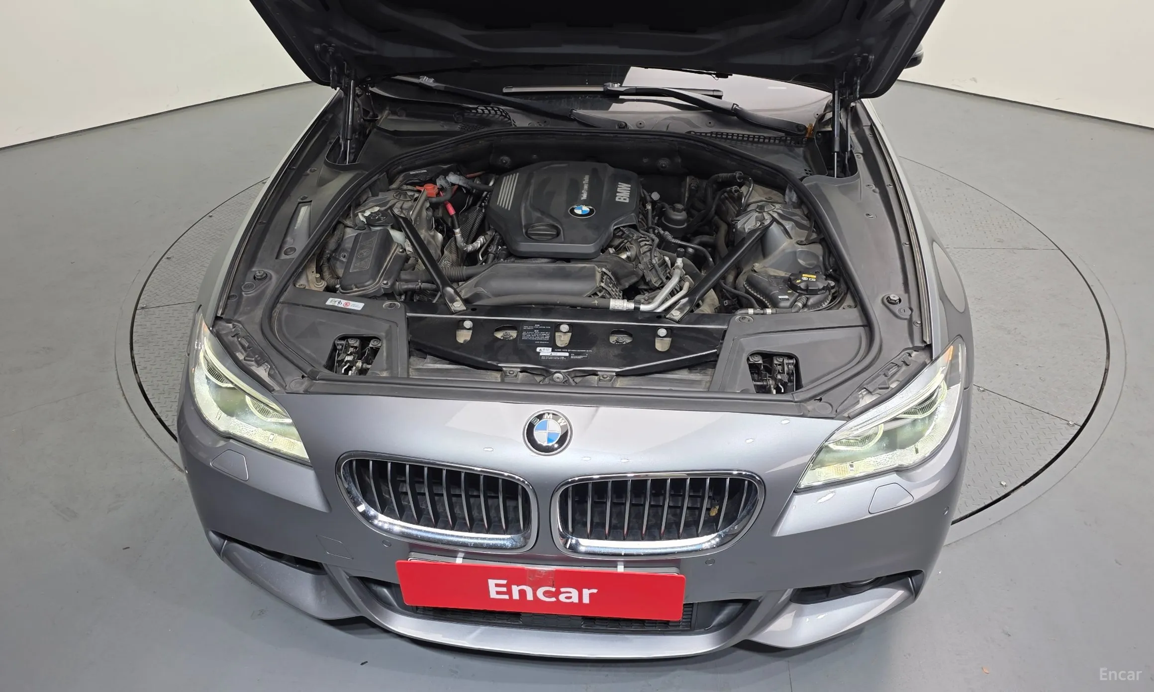 BMW 5 Series (F10) превью 6