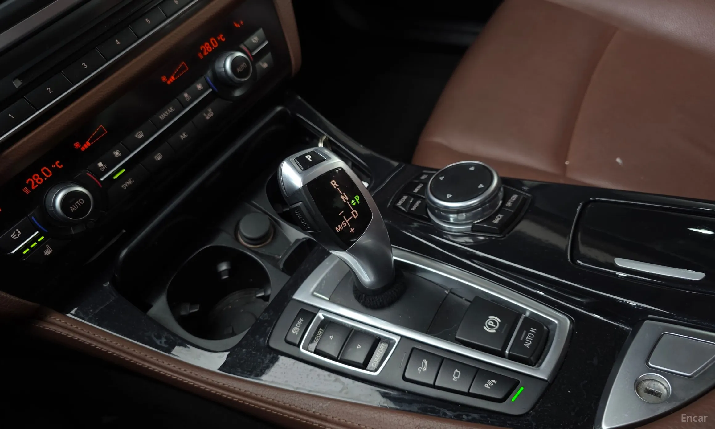 BMW 5 Series (F10) превью 9