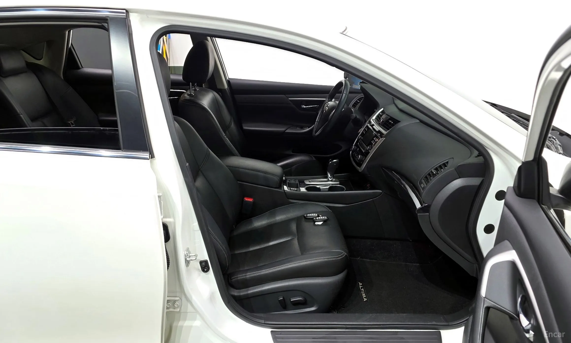 Nissan Altima превью 11