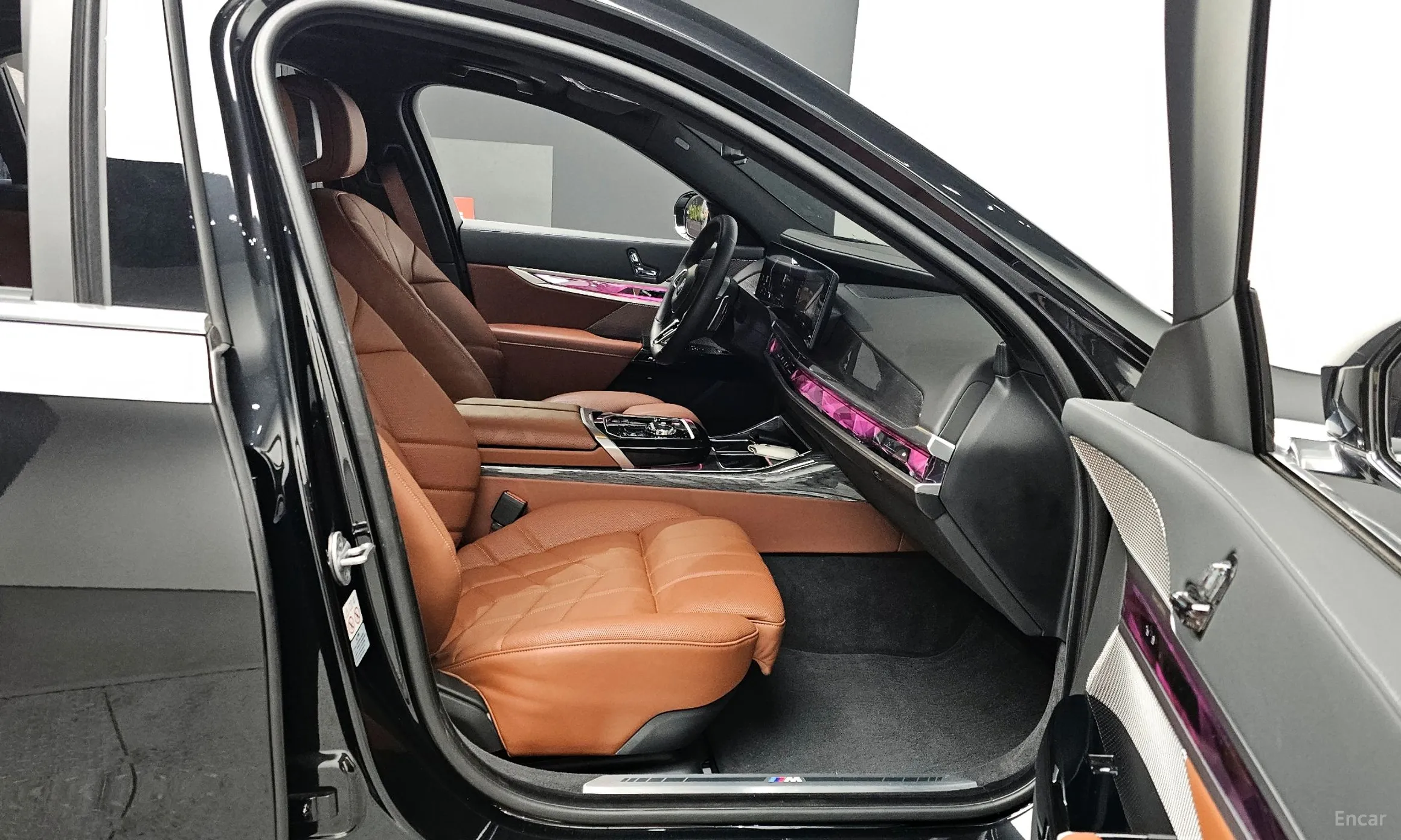 BMW 7 Series (G70) превью 11