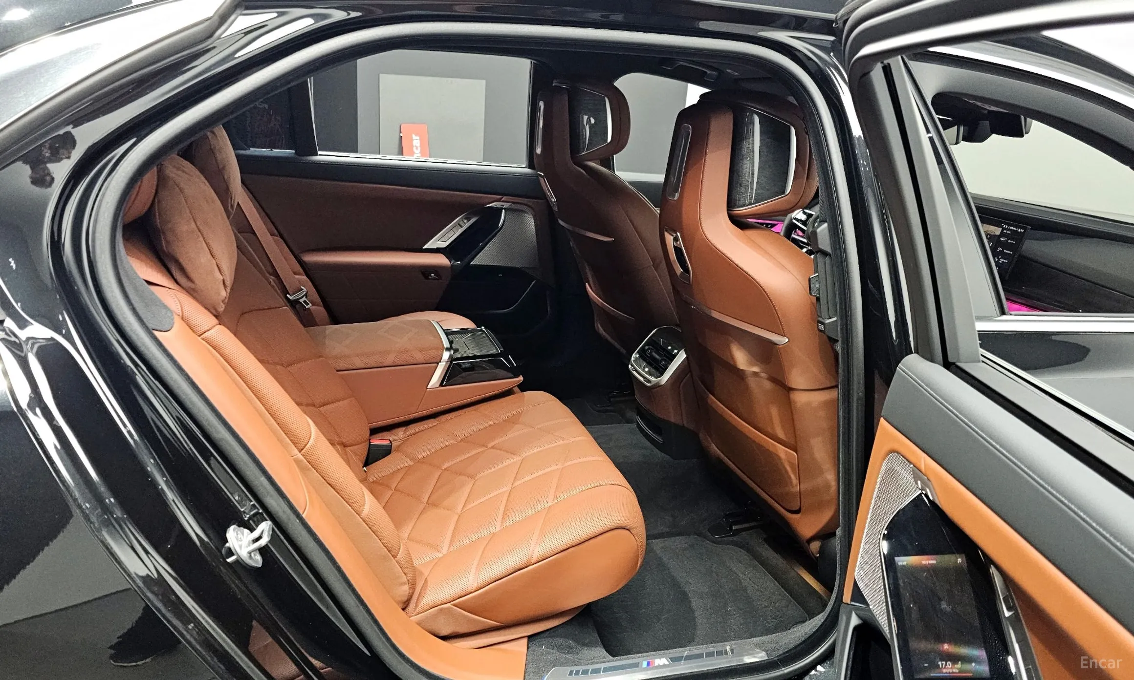 BMW 7 Series (G70) превью 12