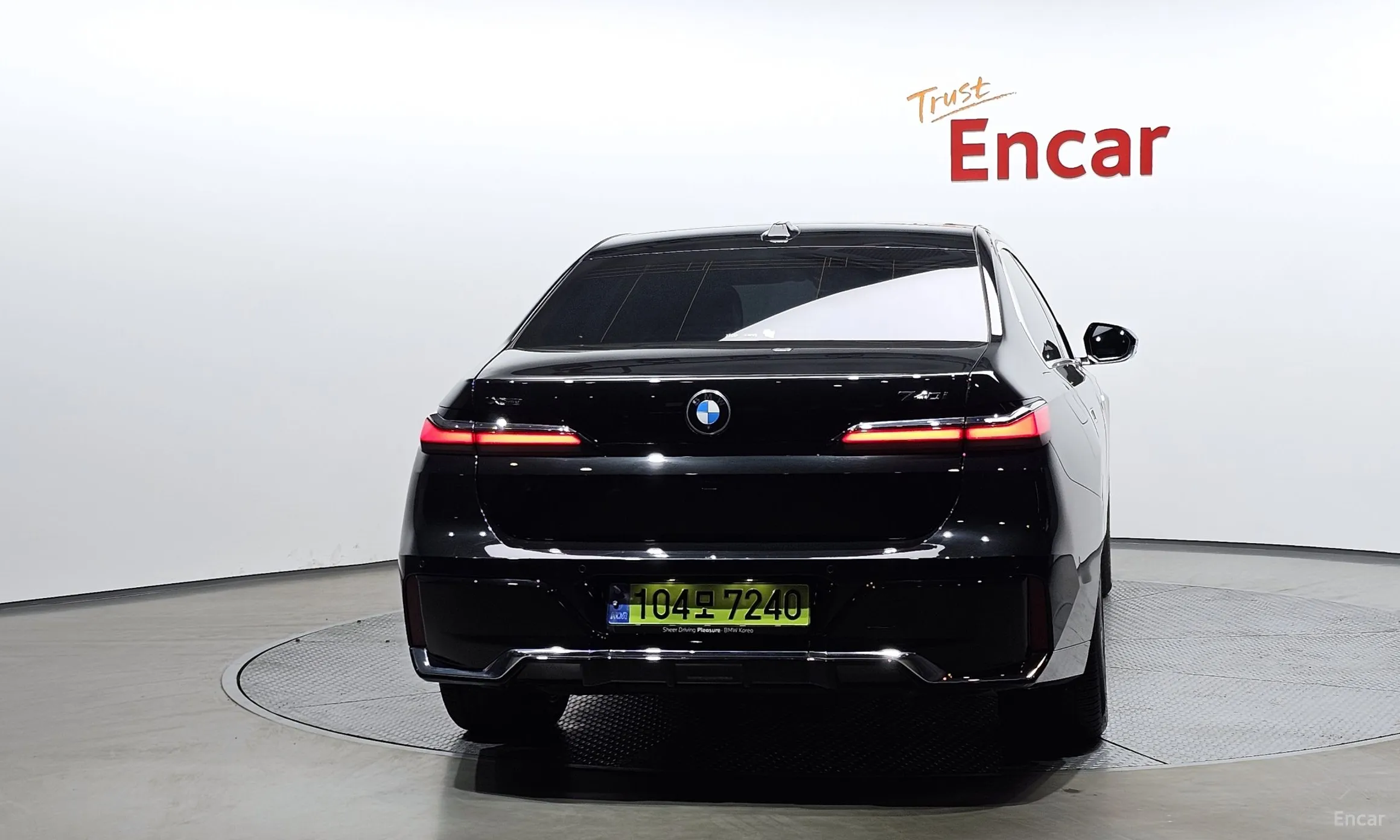 BMW 7 Series (G70) превью 4