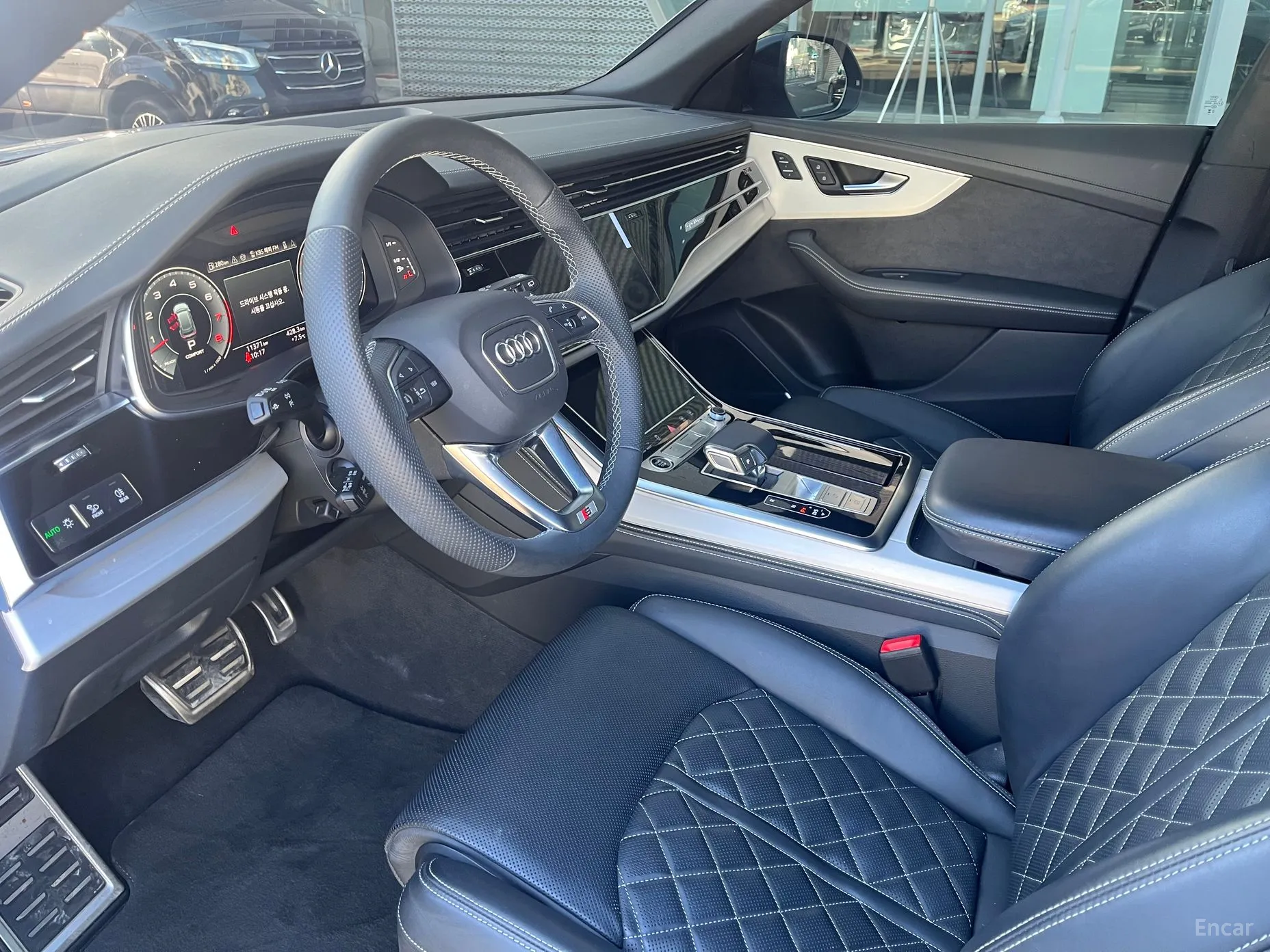 Audi Q8 (4M) превью 14