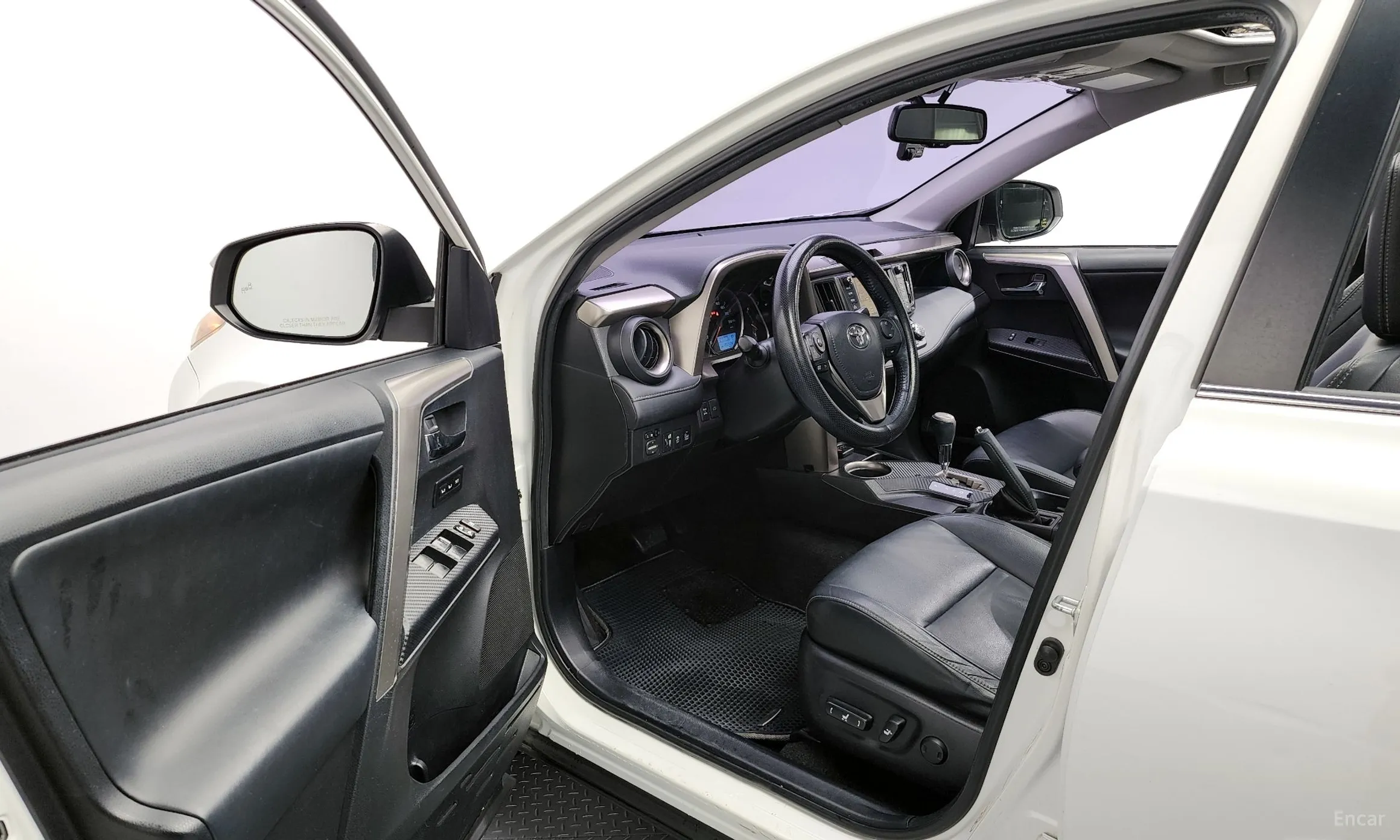 Toyota RAV4 превью 10